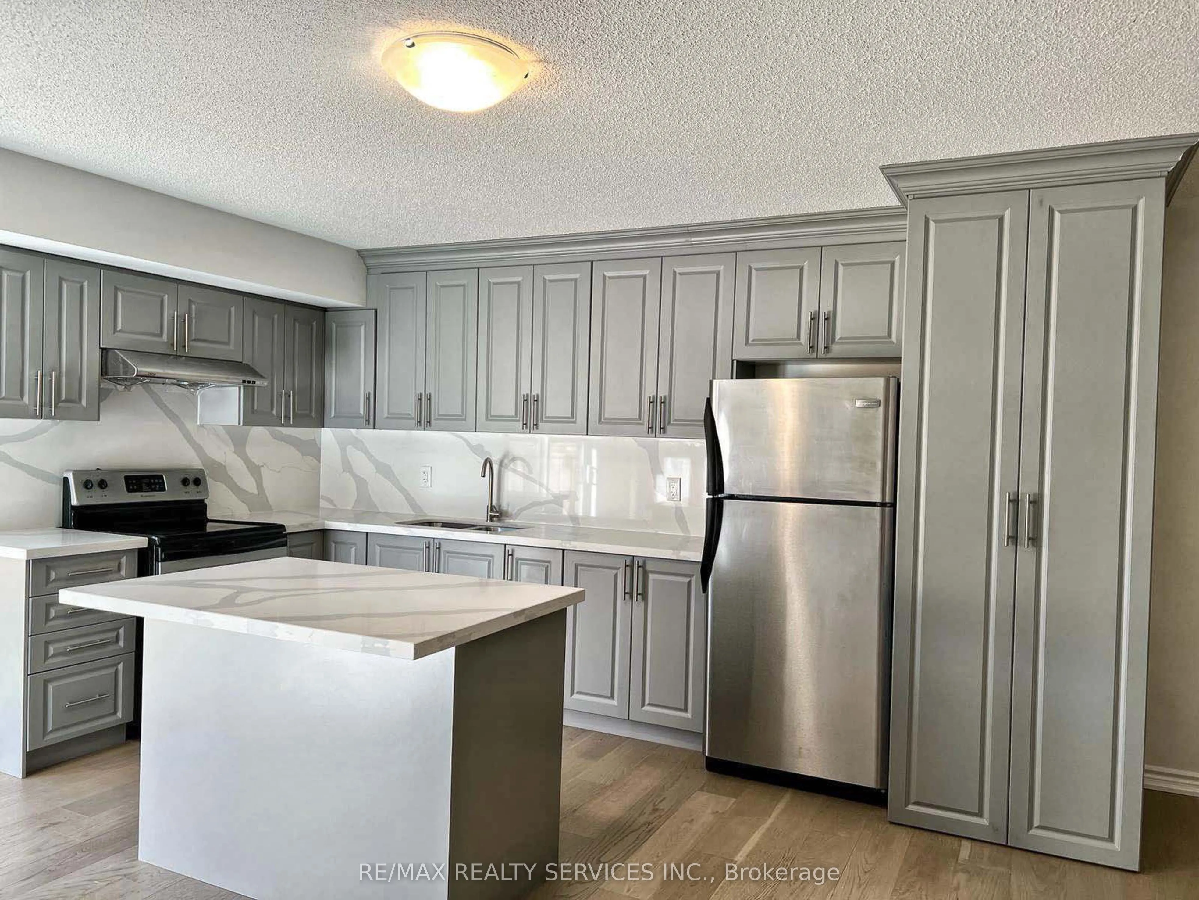 574 Queen Mary Drive