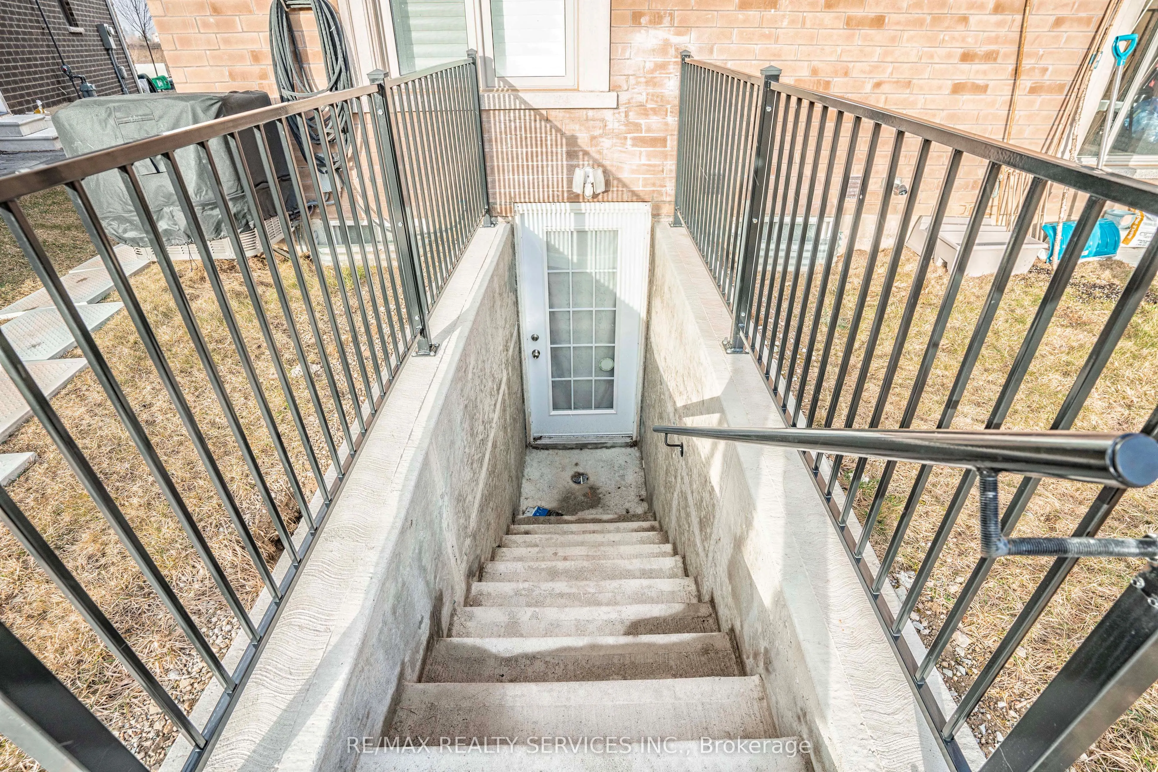 574 Queen Mary Drive