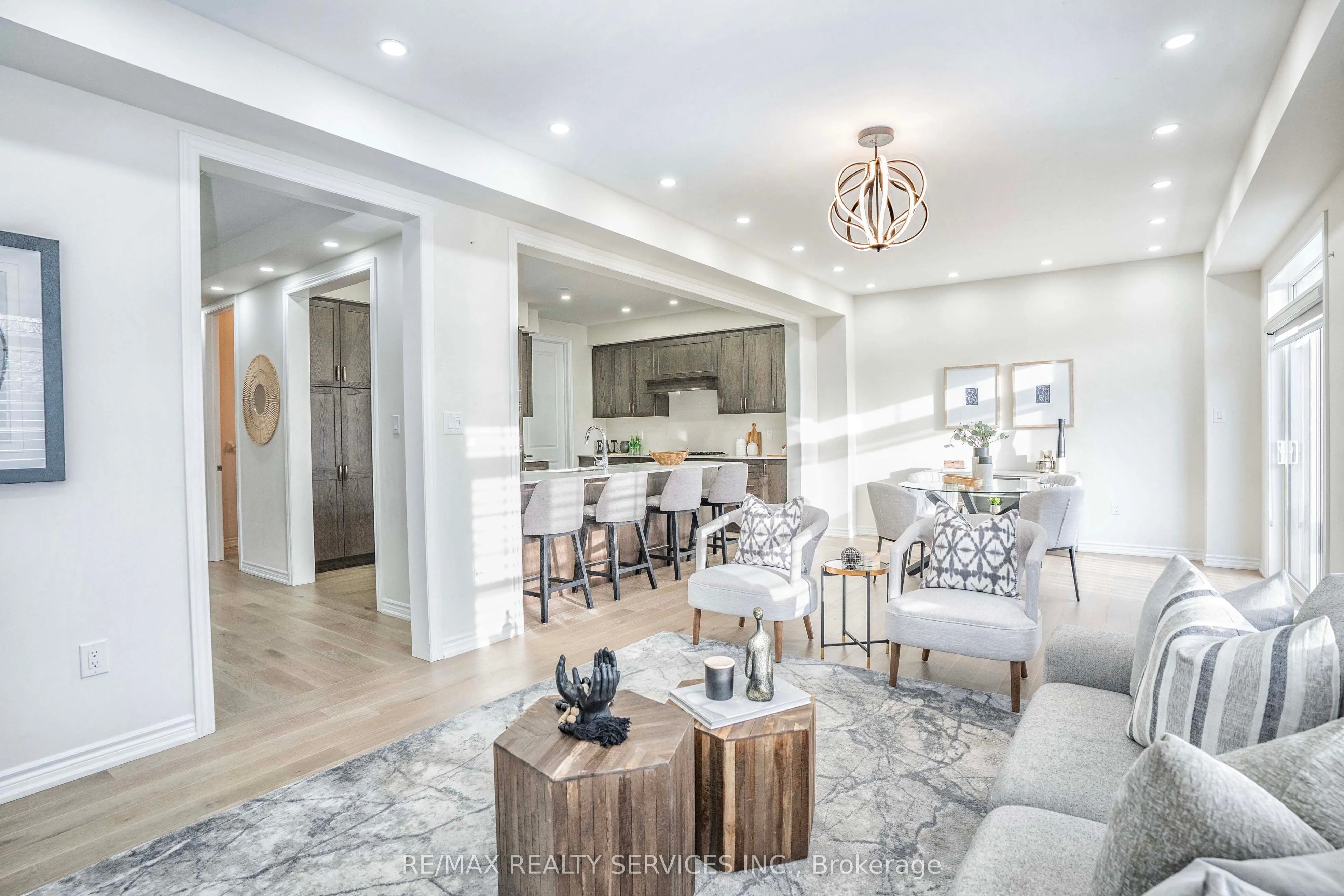 574 Queen Mary Drive