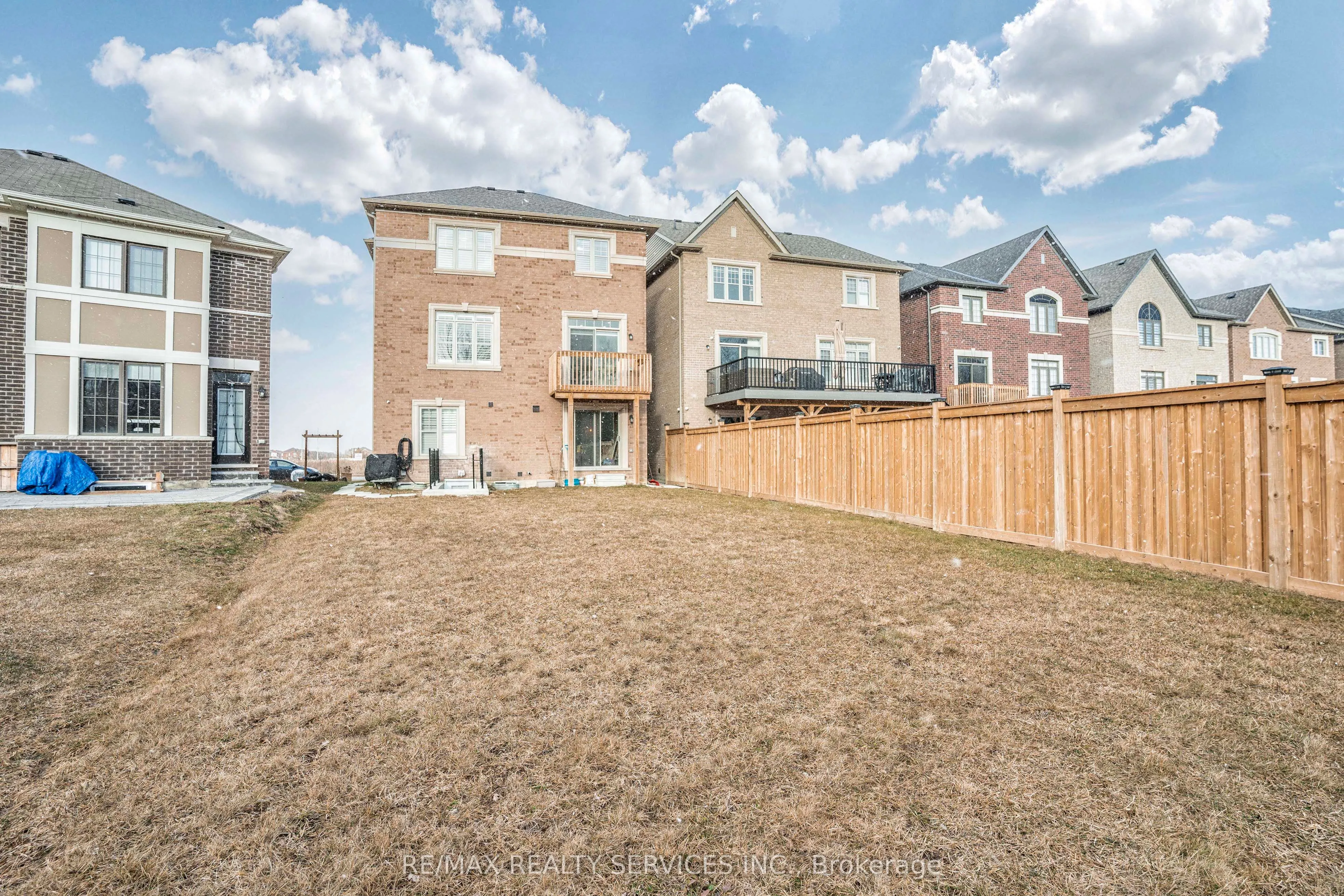 574 Queen Mary Drive