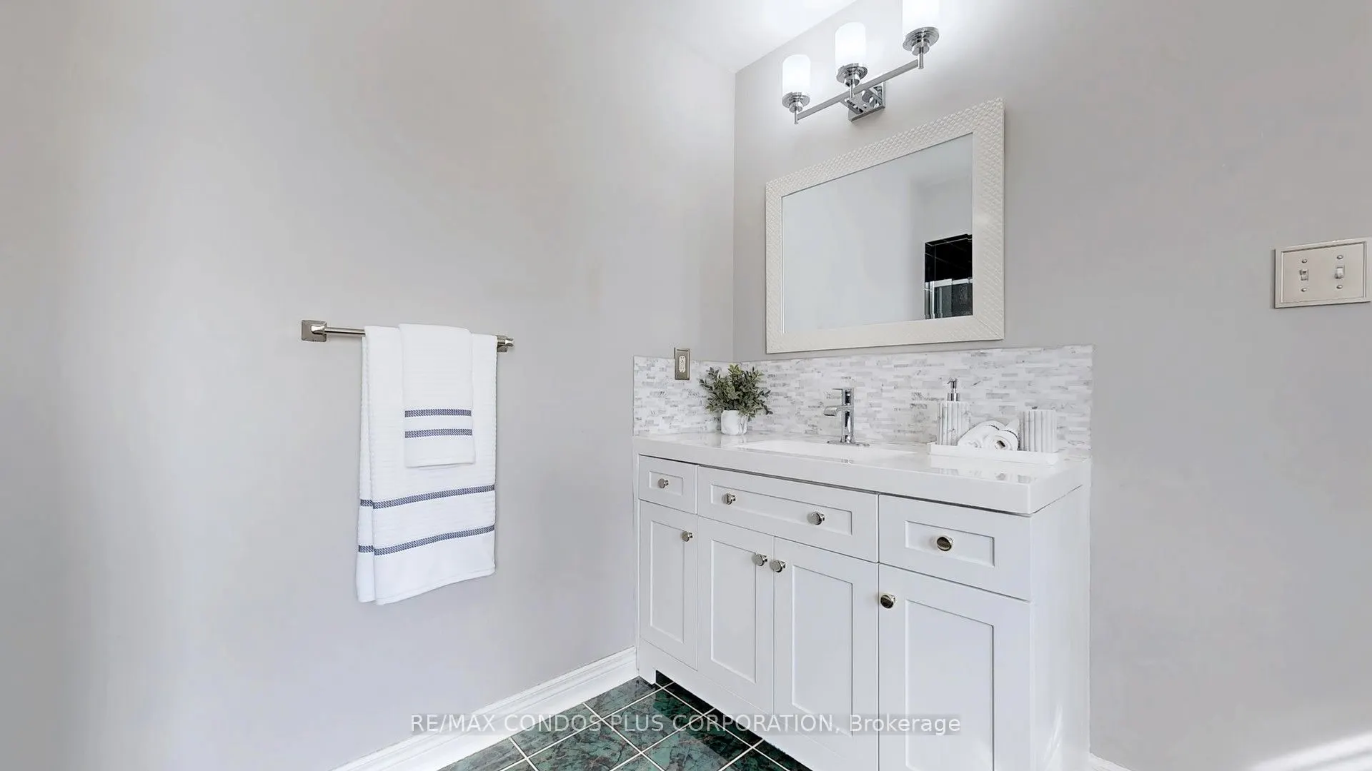 7159 Spyglass Crescent