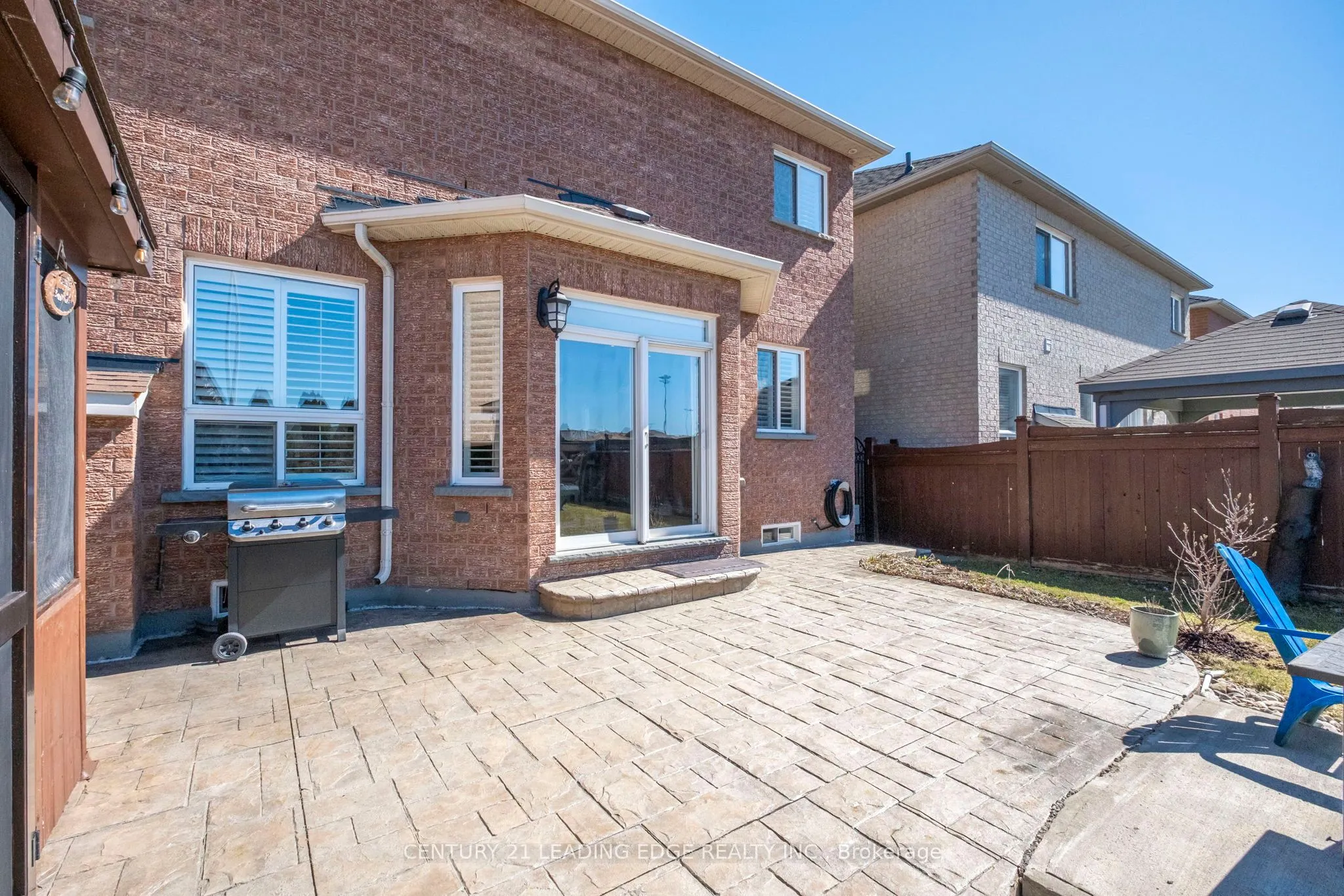 24 Lightheart Drive N