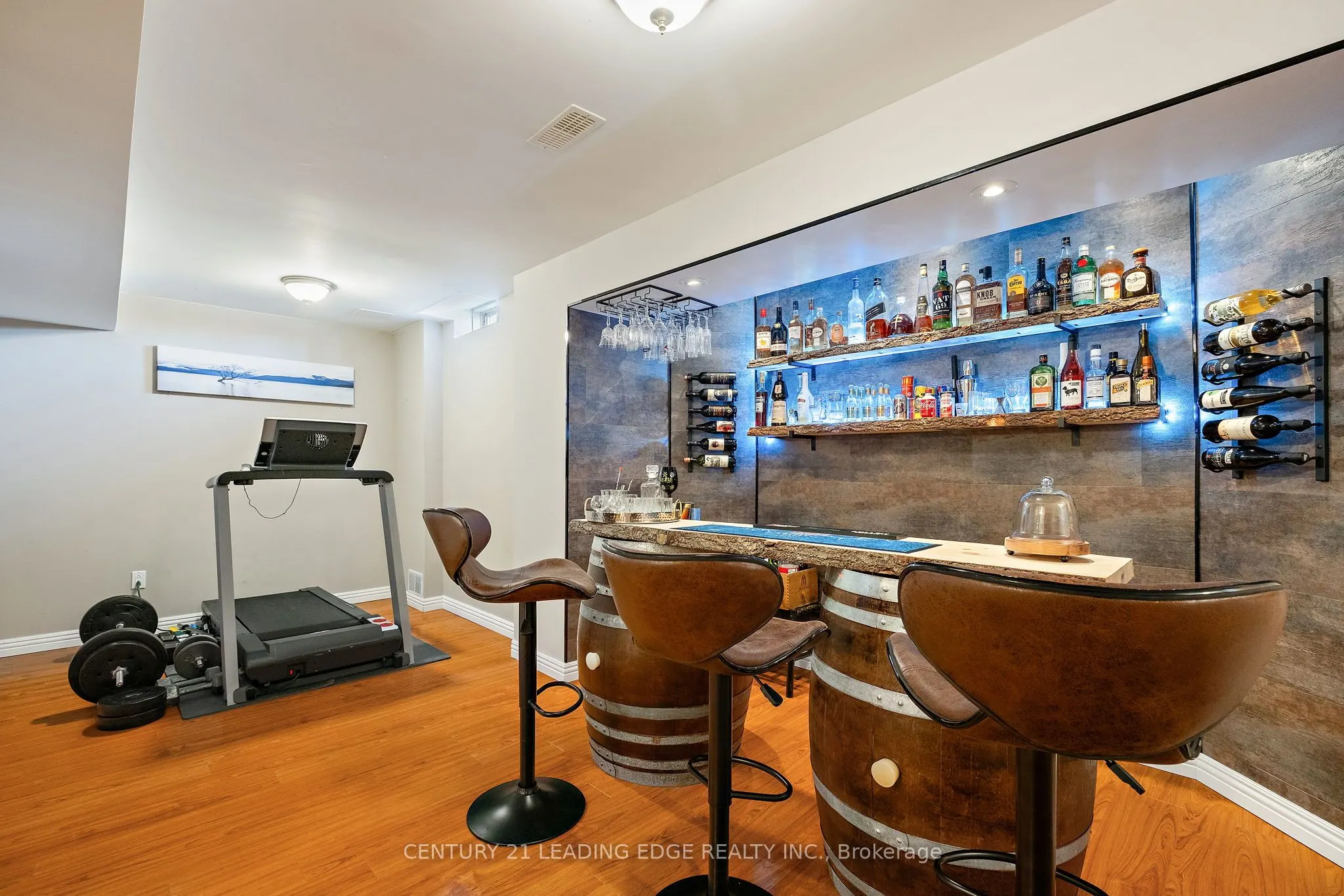 24 Lightheart Drive N