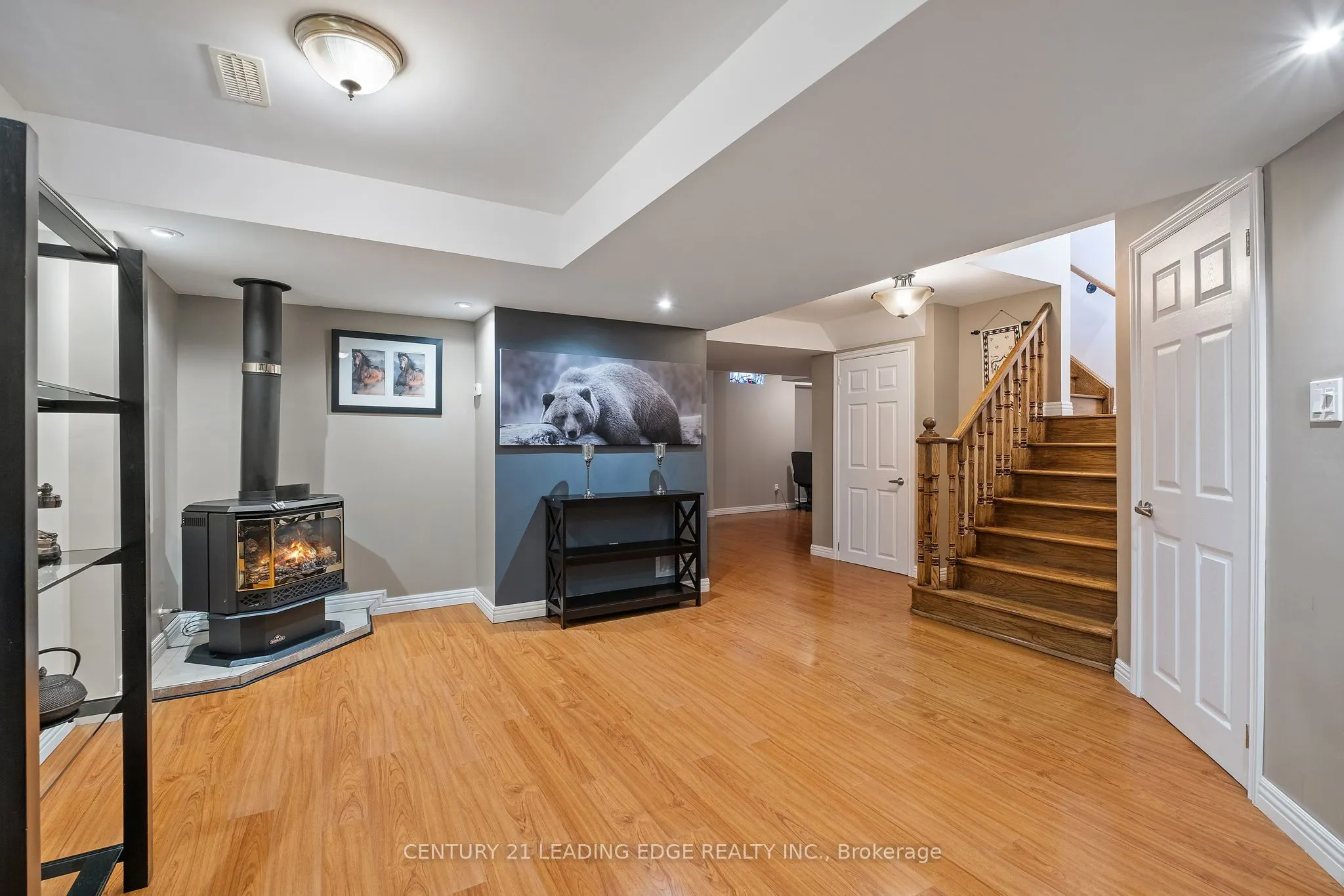 24 Lightheart Drive N