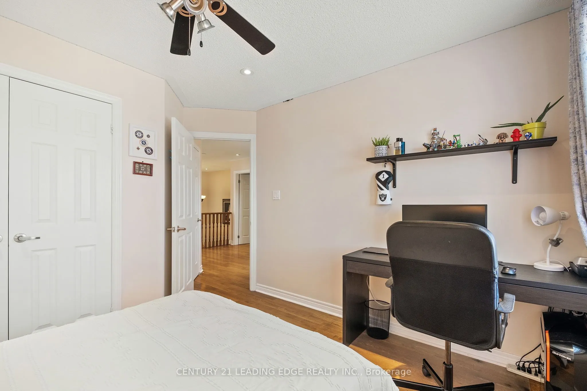 24 Lightheart Drive N