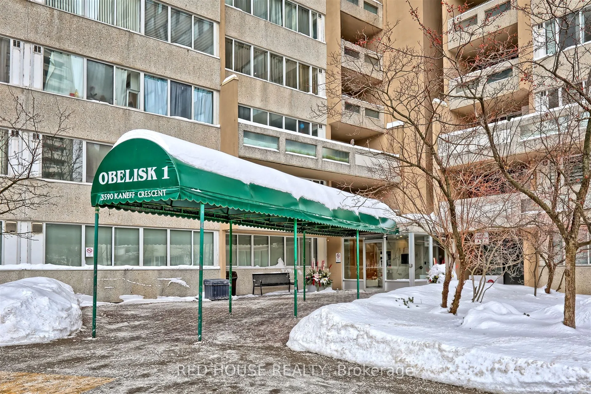 3590 Kaneff Crescent #705