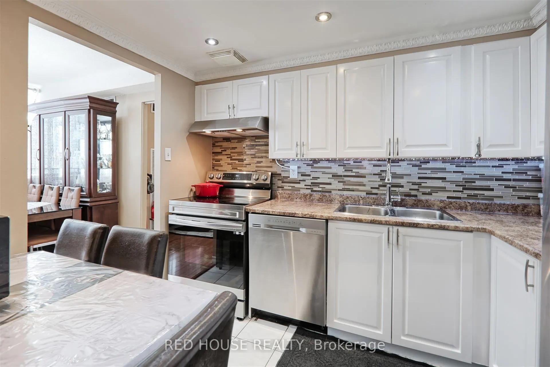 3590 Kaneff Crescent #705