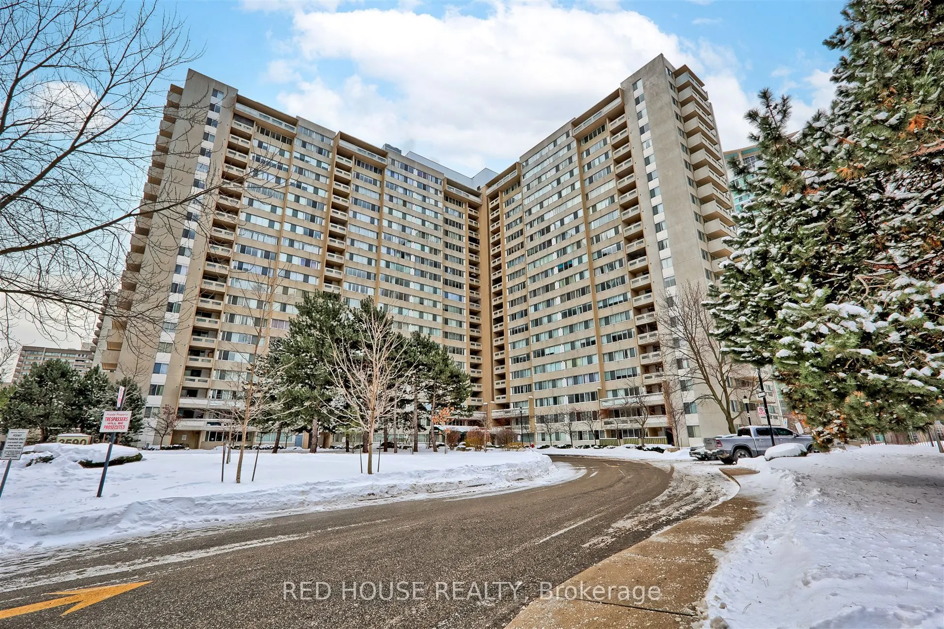 3590 Kaneff Crescent #705