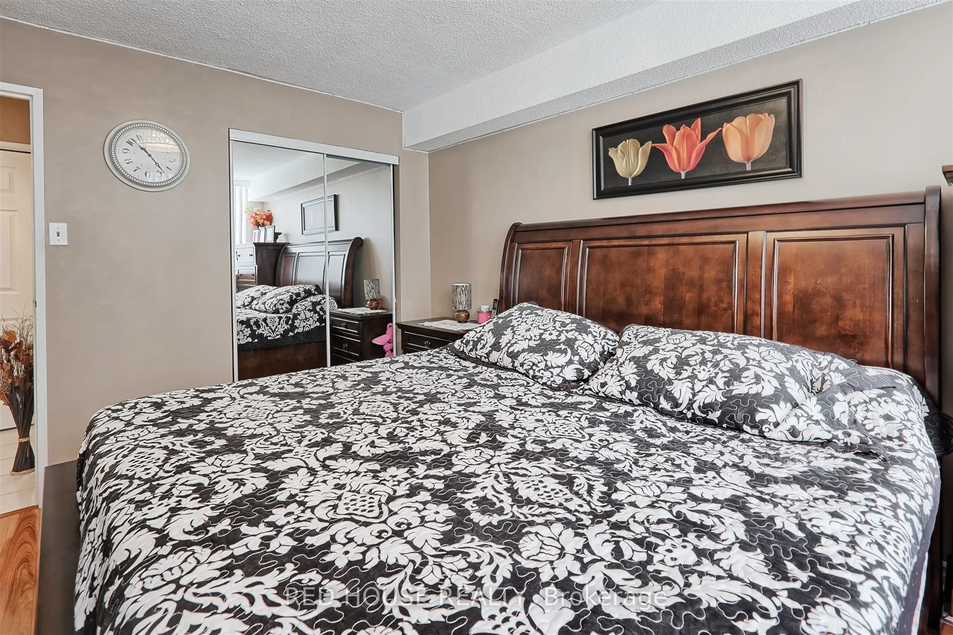 3590 Kaneff Crescent #705