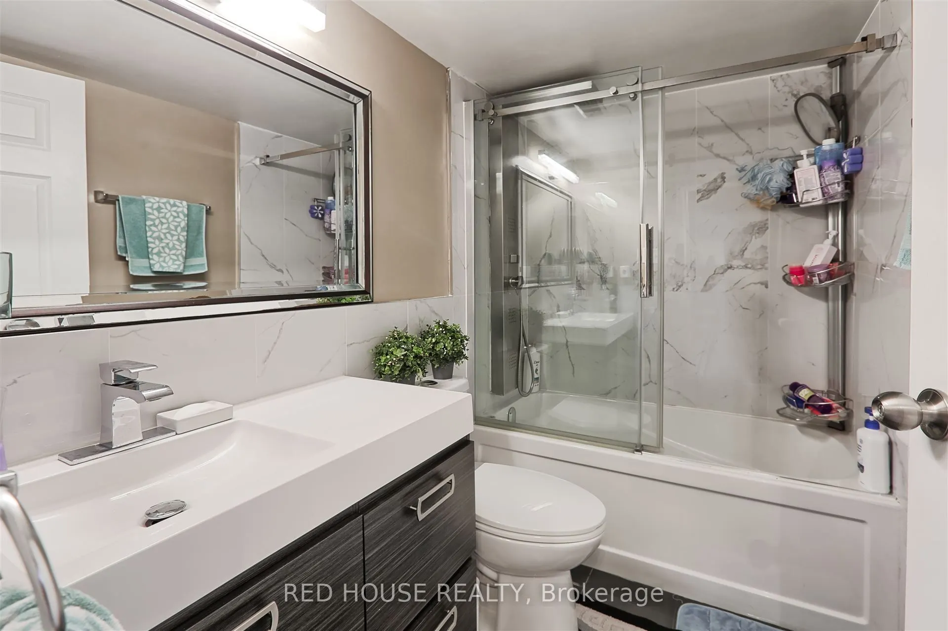 3590 Kaneff Crescent #705