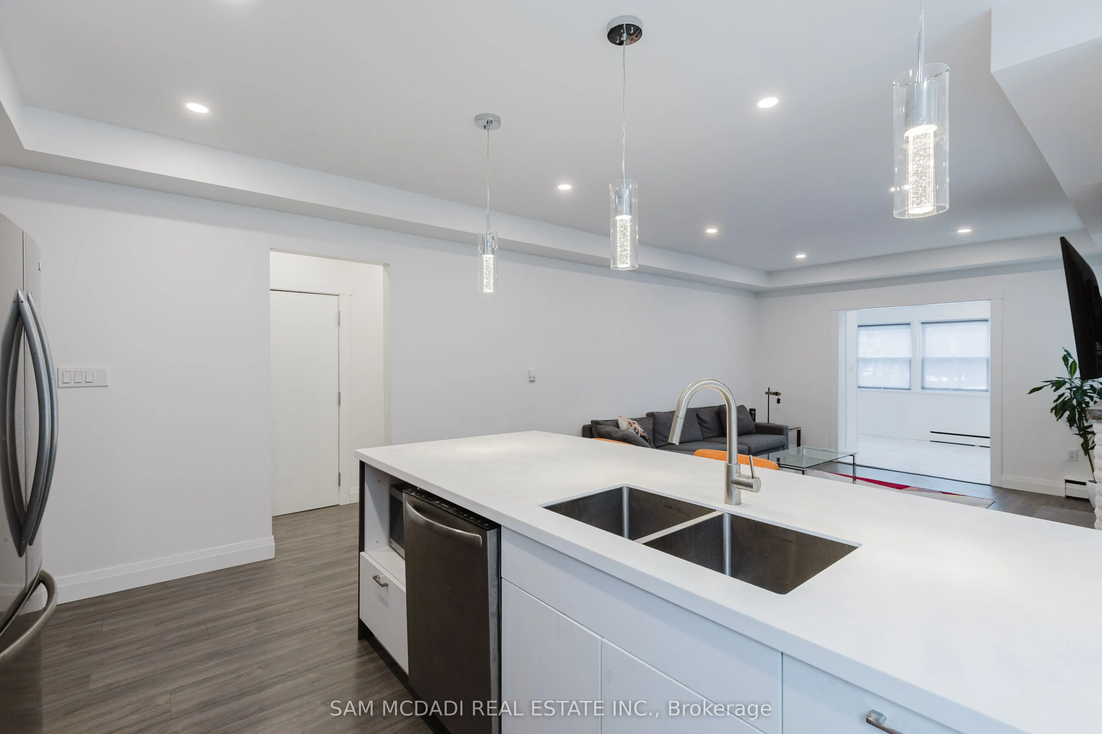 2177 Lakeshore Road
