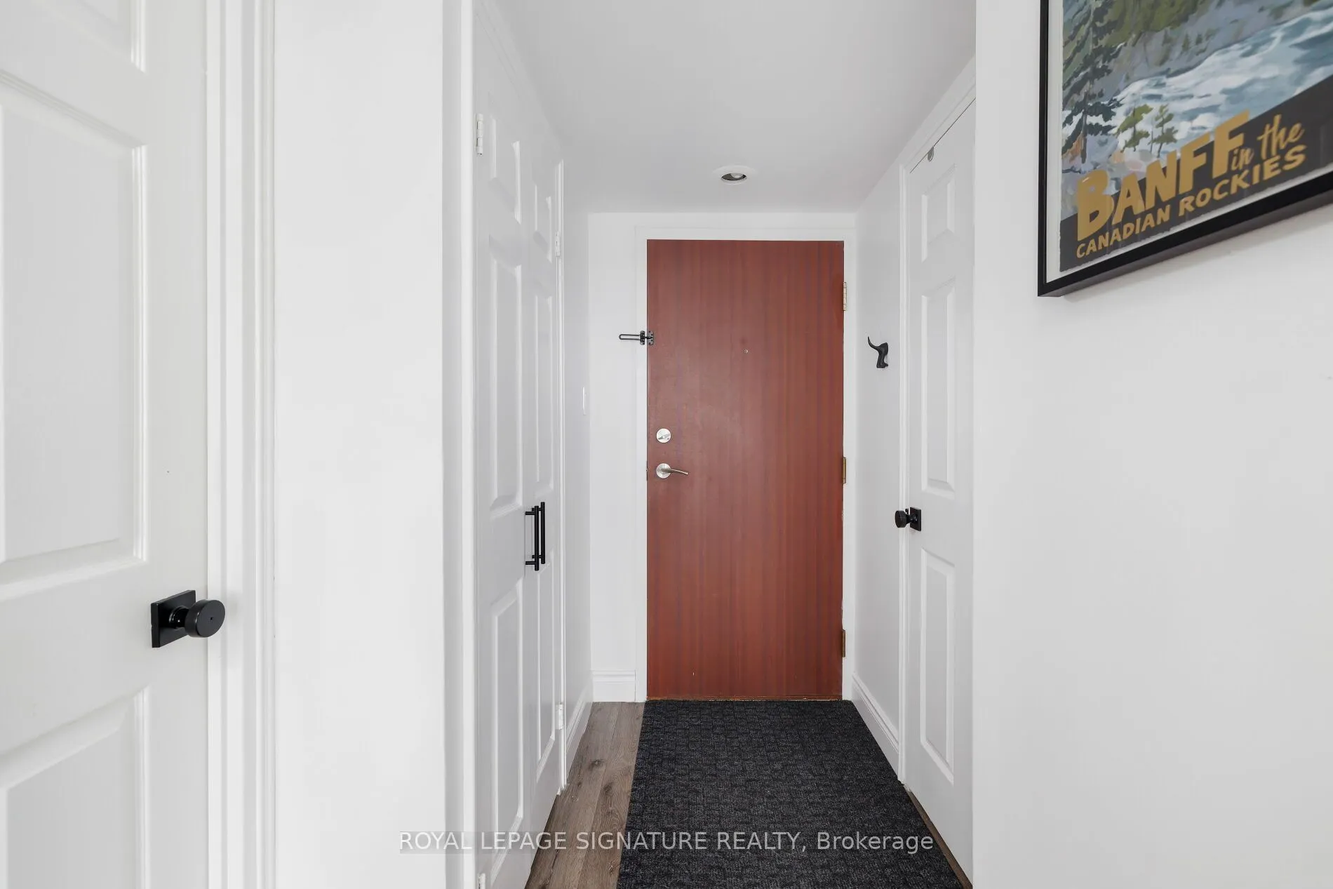 880 Dundas Street W #909