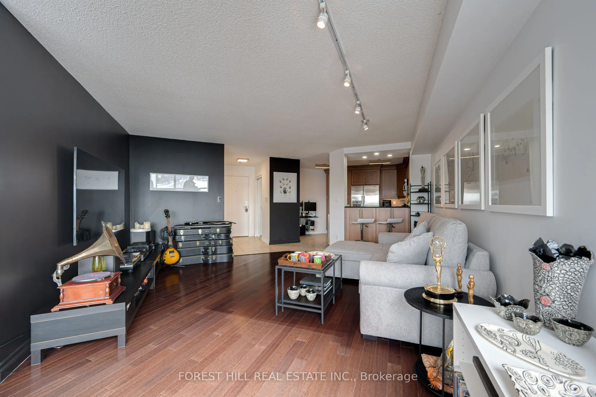 2267 Lakeshore Boulevard W #707