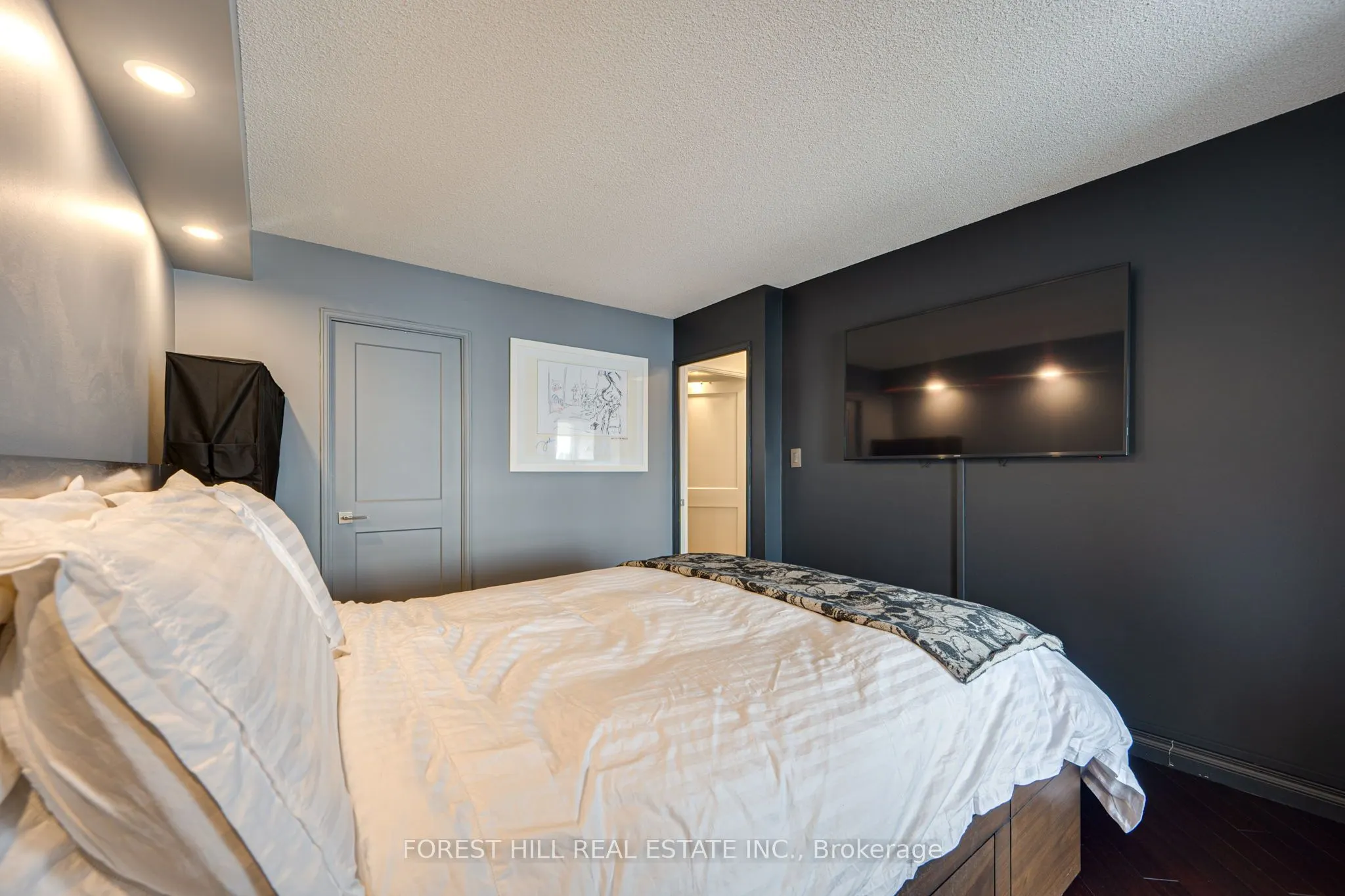 2267 Lakeshore Boulevard W #707