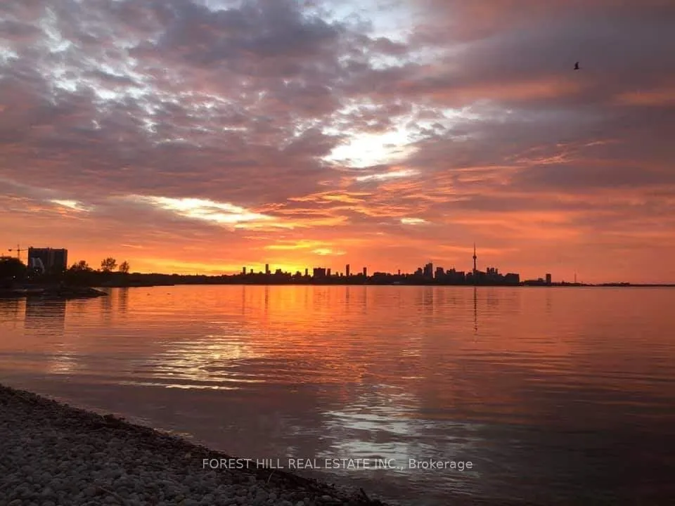 2267 Lakeshore Boulevard W #707