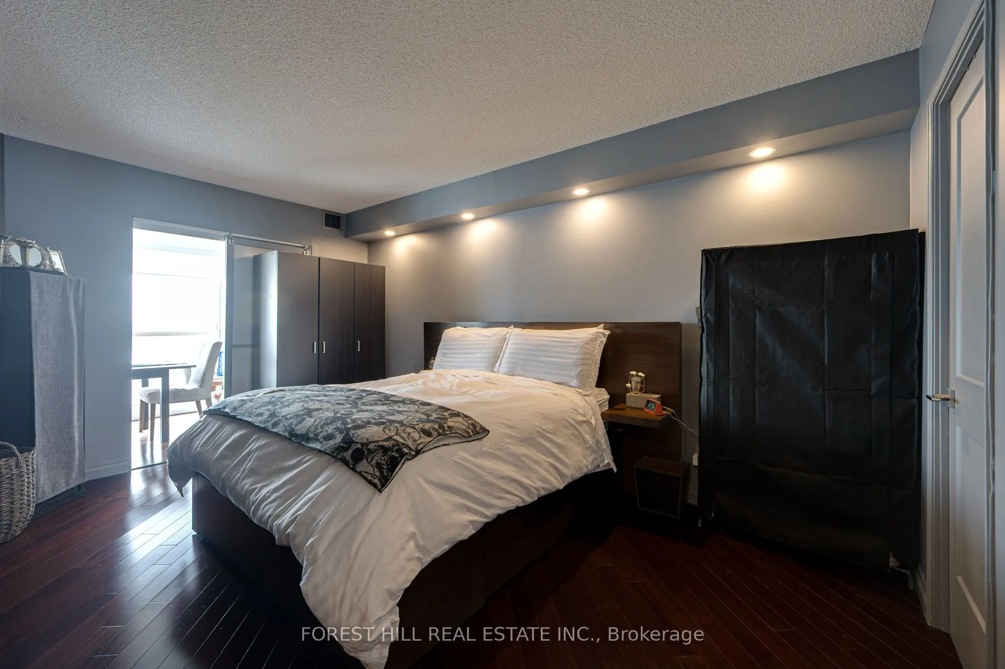 2267 Lakeshore Boulevard W #707