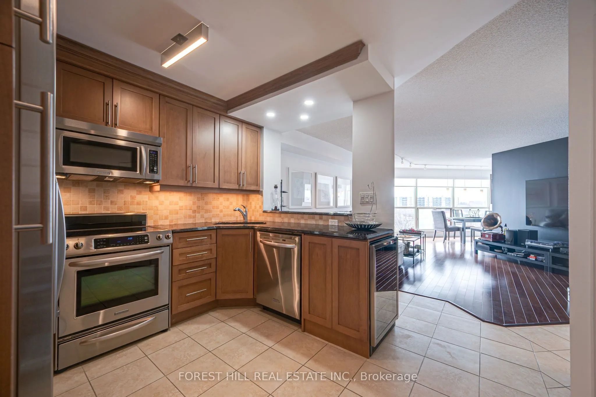 2267 Lakeshore Boulevard W #707