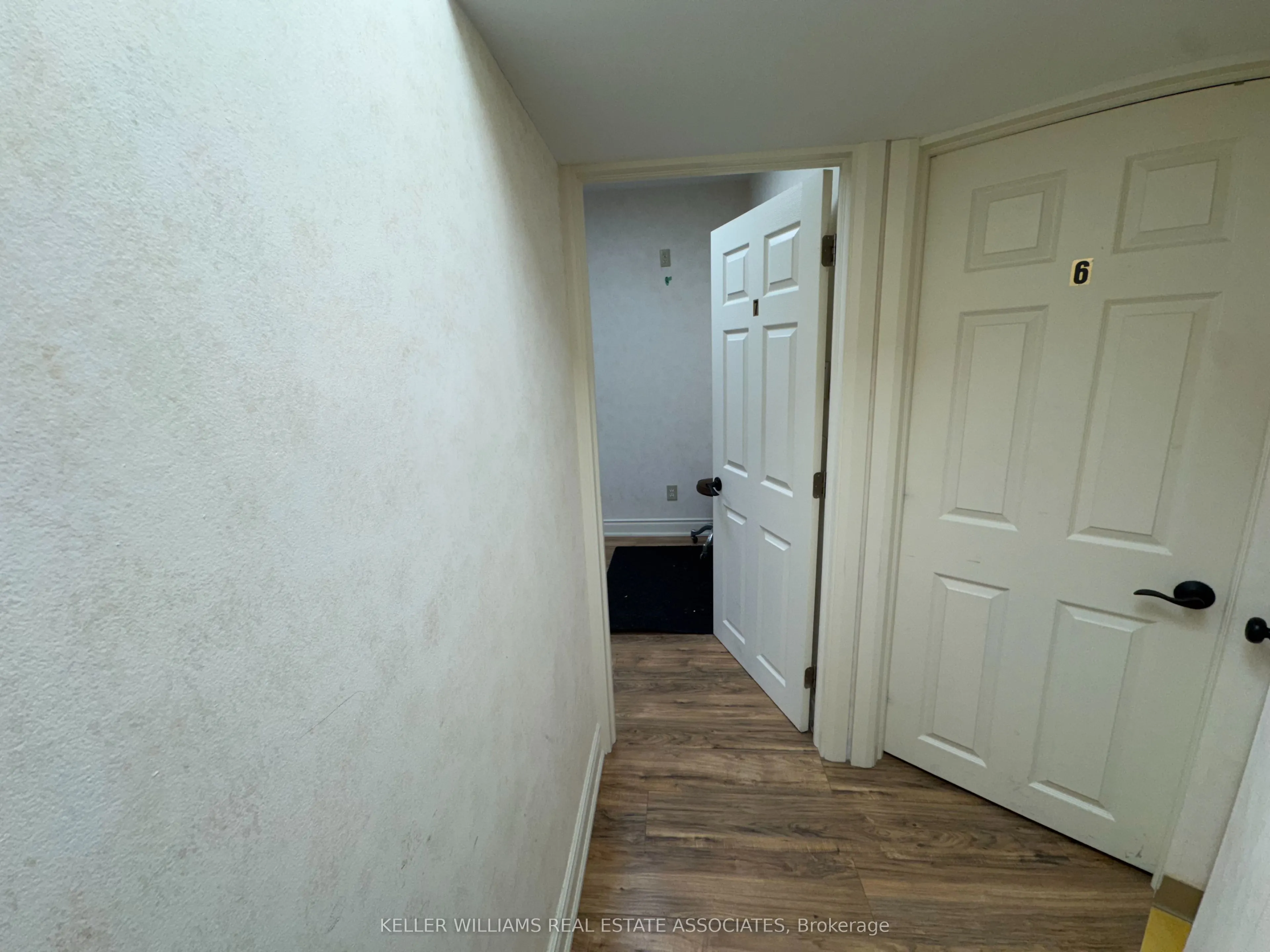 1553 Hurontario Street, #207