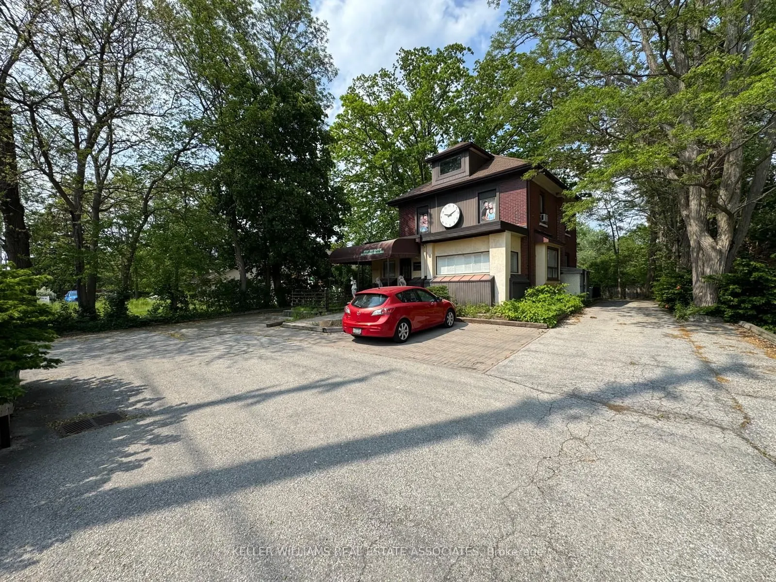 1553 Hurontario Street, #207