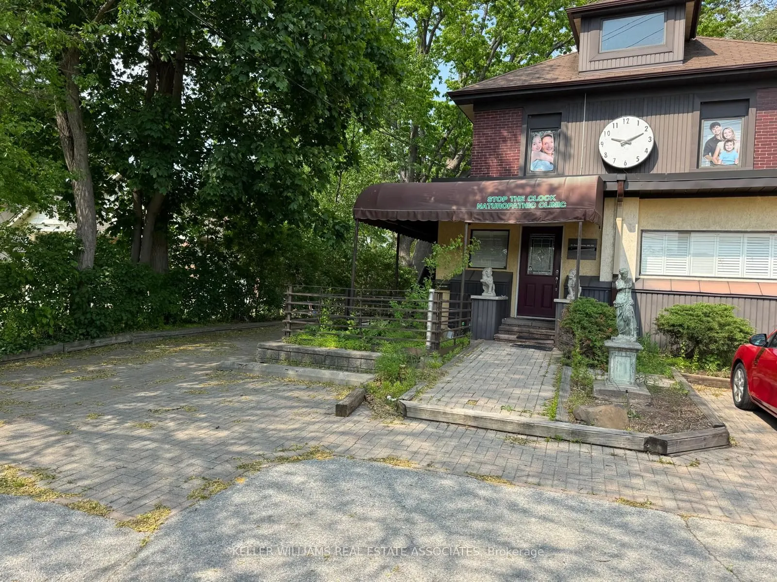 1553 Hurontario Street, #207