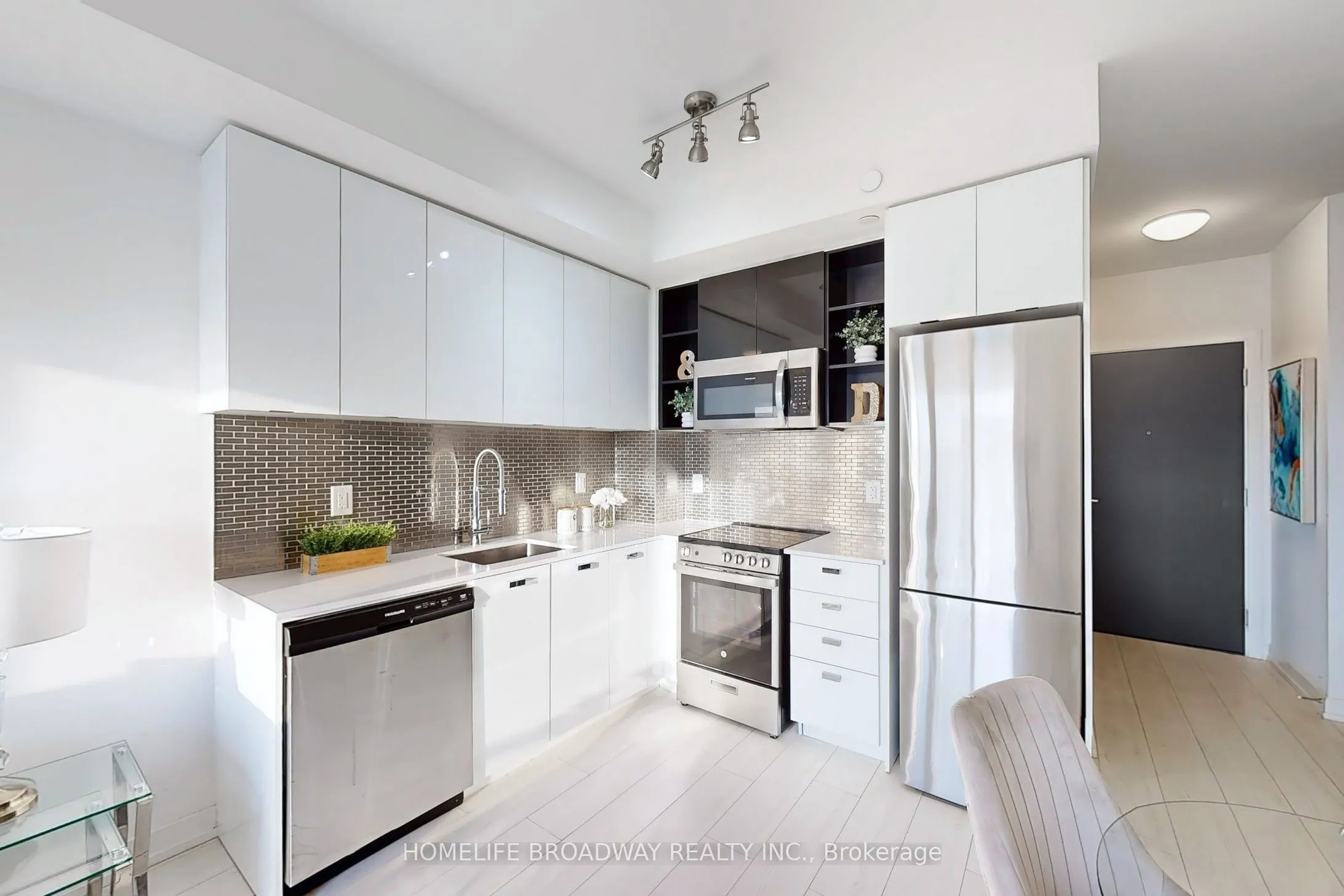 10 De Boers Drive, #1302