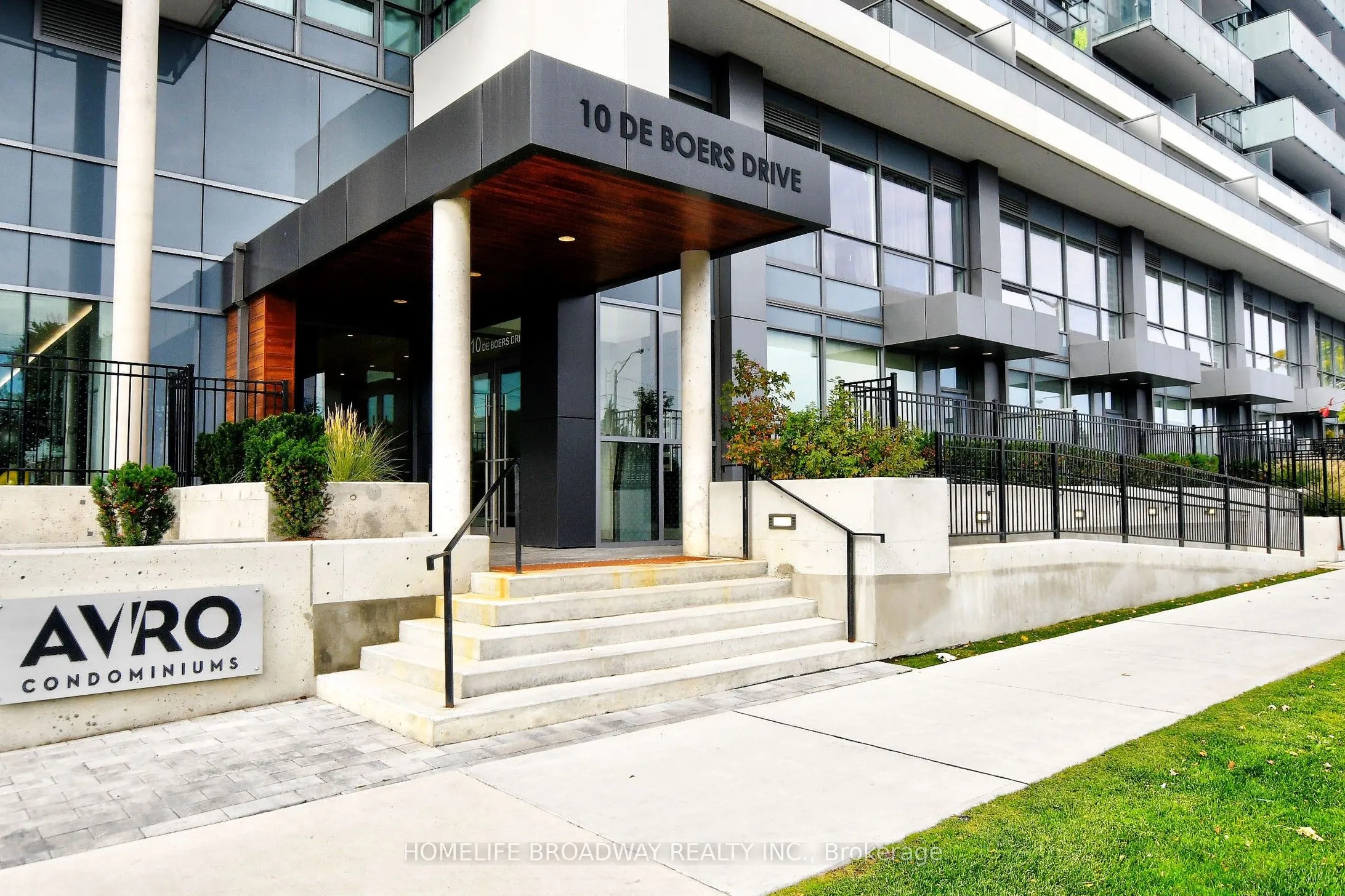 10 De Boers Drive, #1302