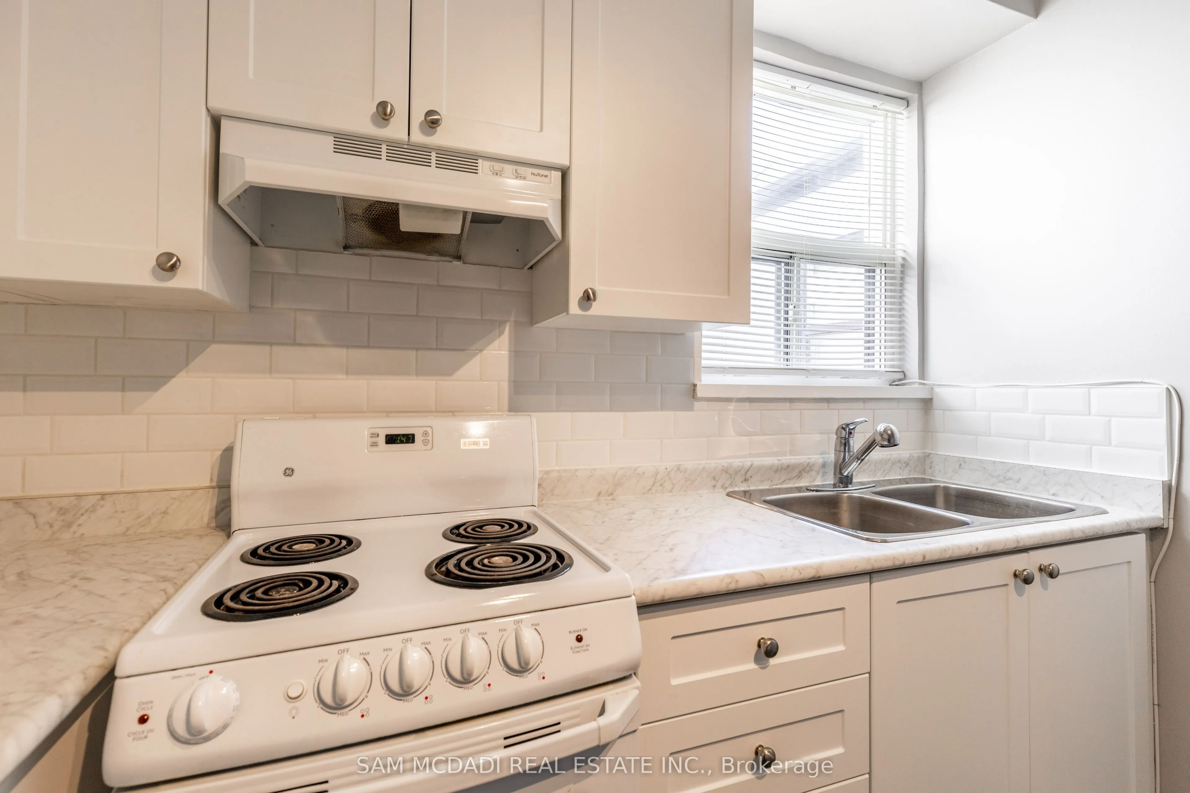 1710 Lakeshore Road W