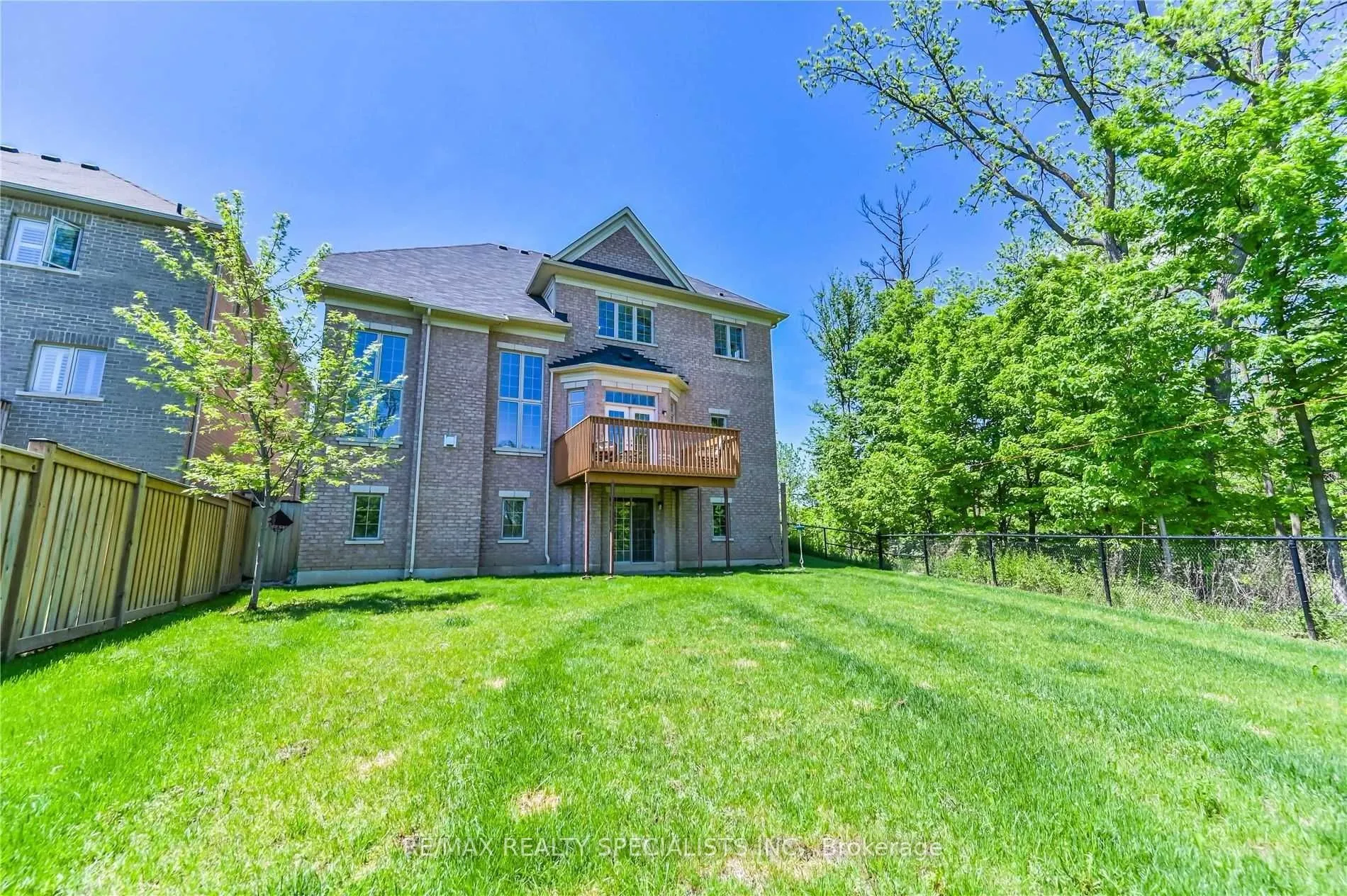 54 Berkwood Hollow Court