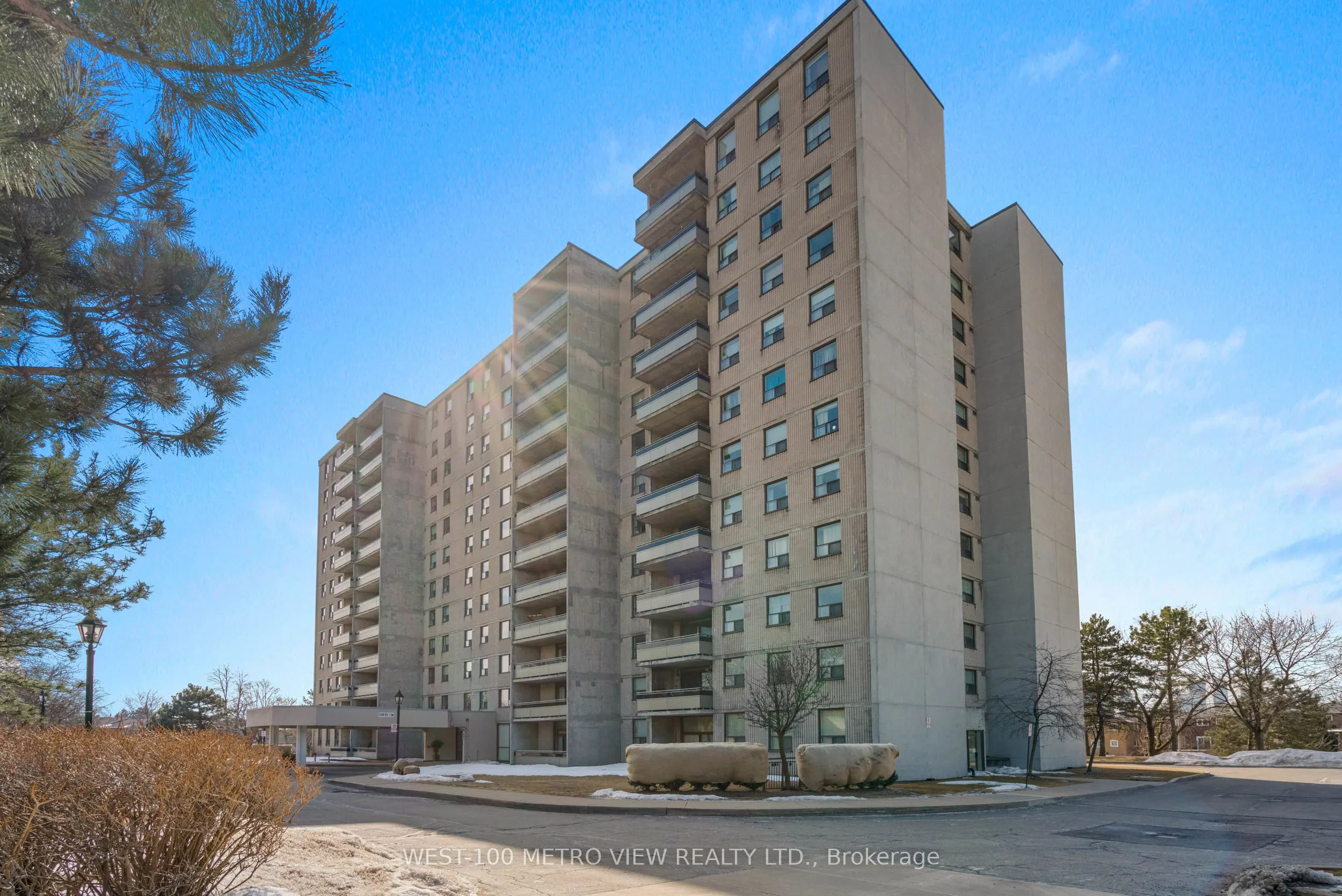 355 Rathburn Road E, #701