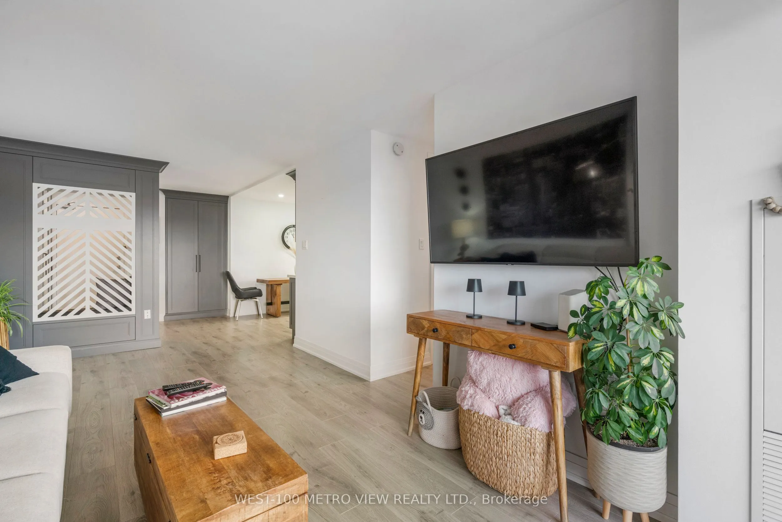 355 Rathburn Road E, #701