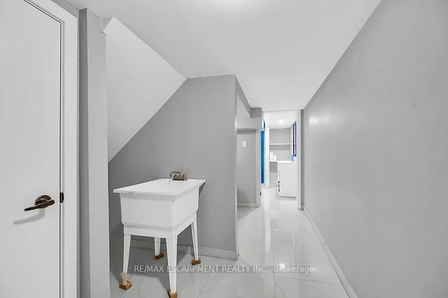 457 Queen Mary Drive