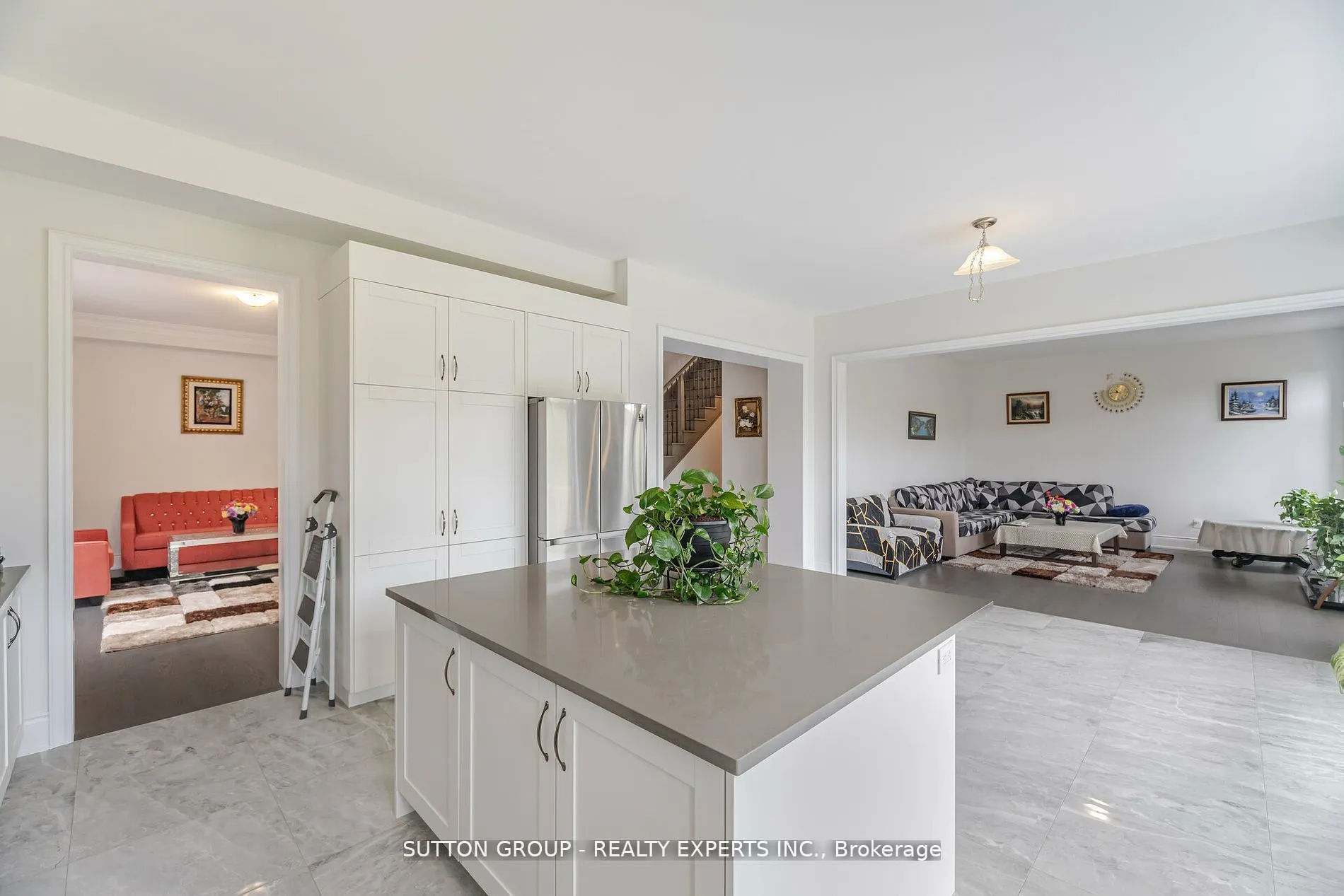 59 Raspberry Ridge Avenue