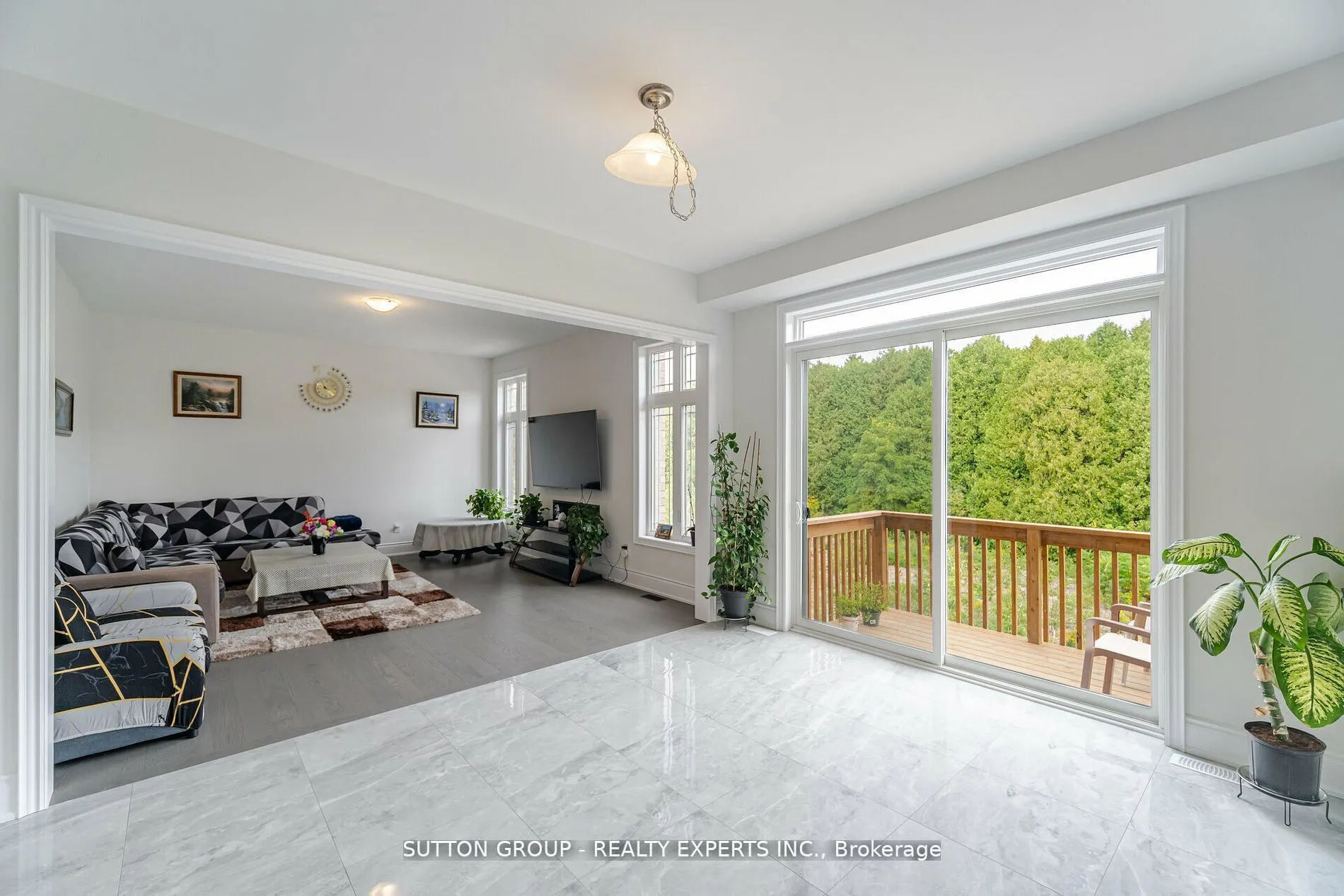 59 Raspberry Ridge Avenue