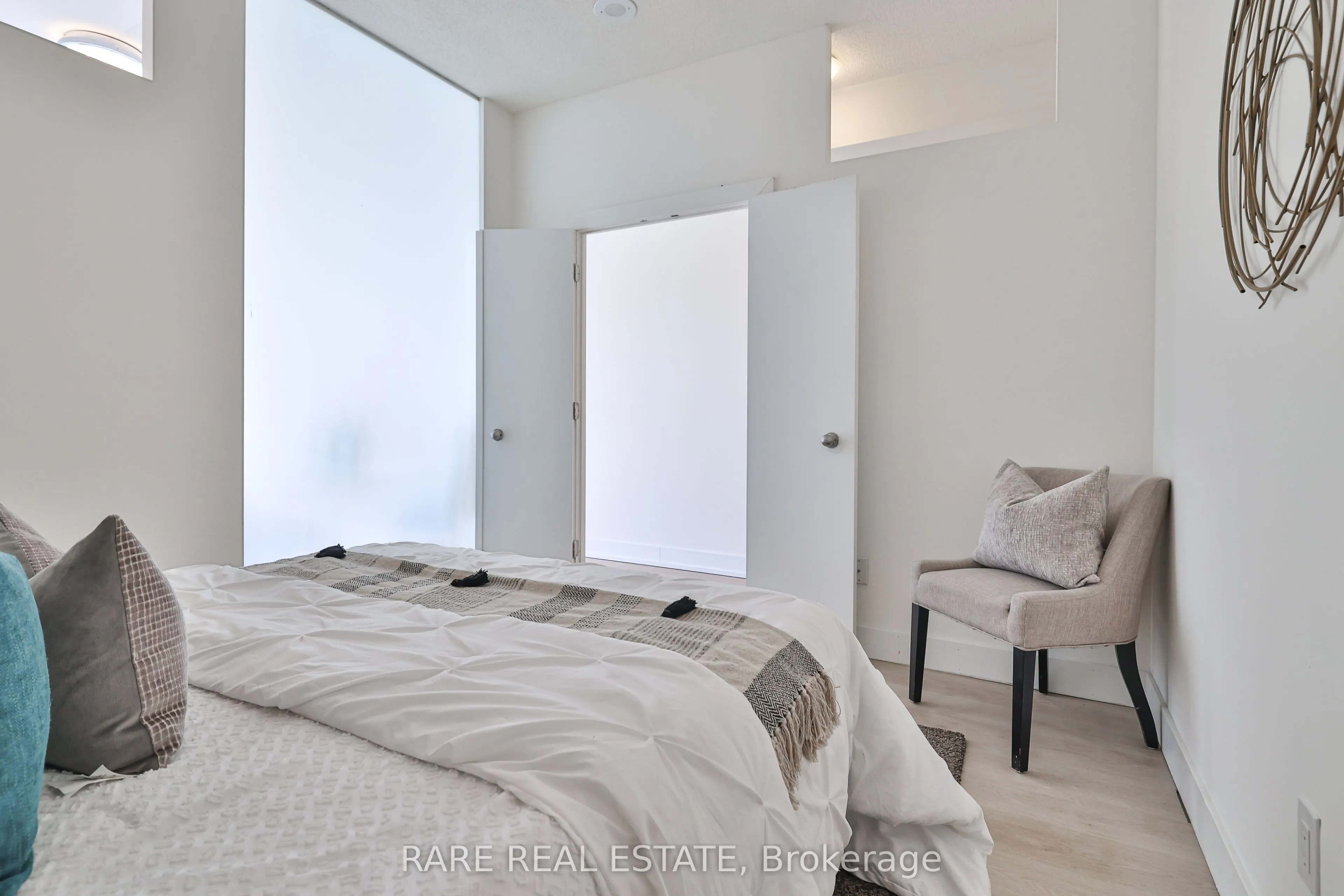 1638 Bloor Street W #607