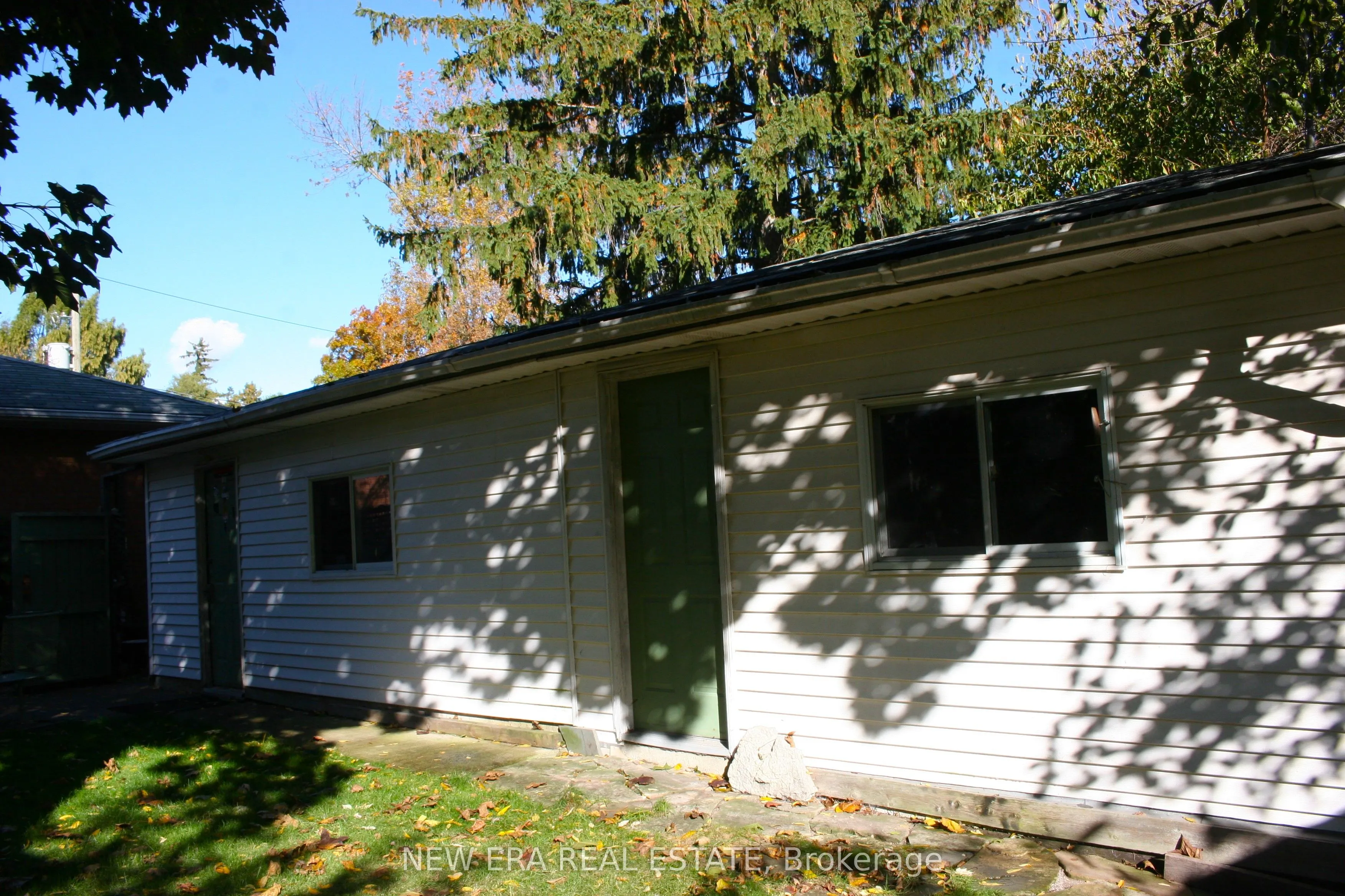 2470 Meadowood Crescent