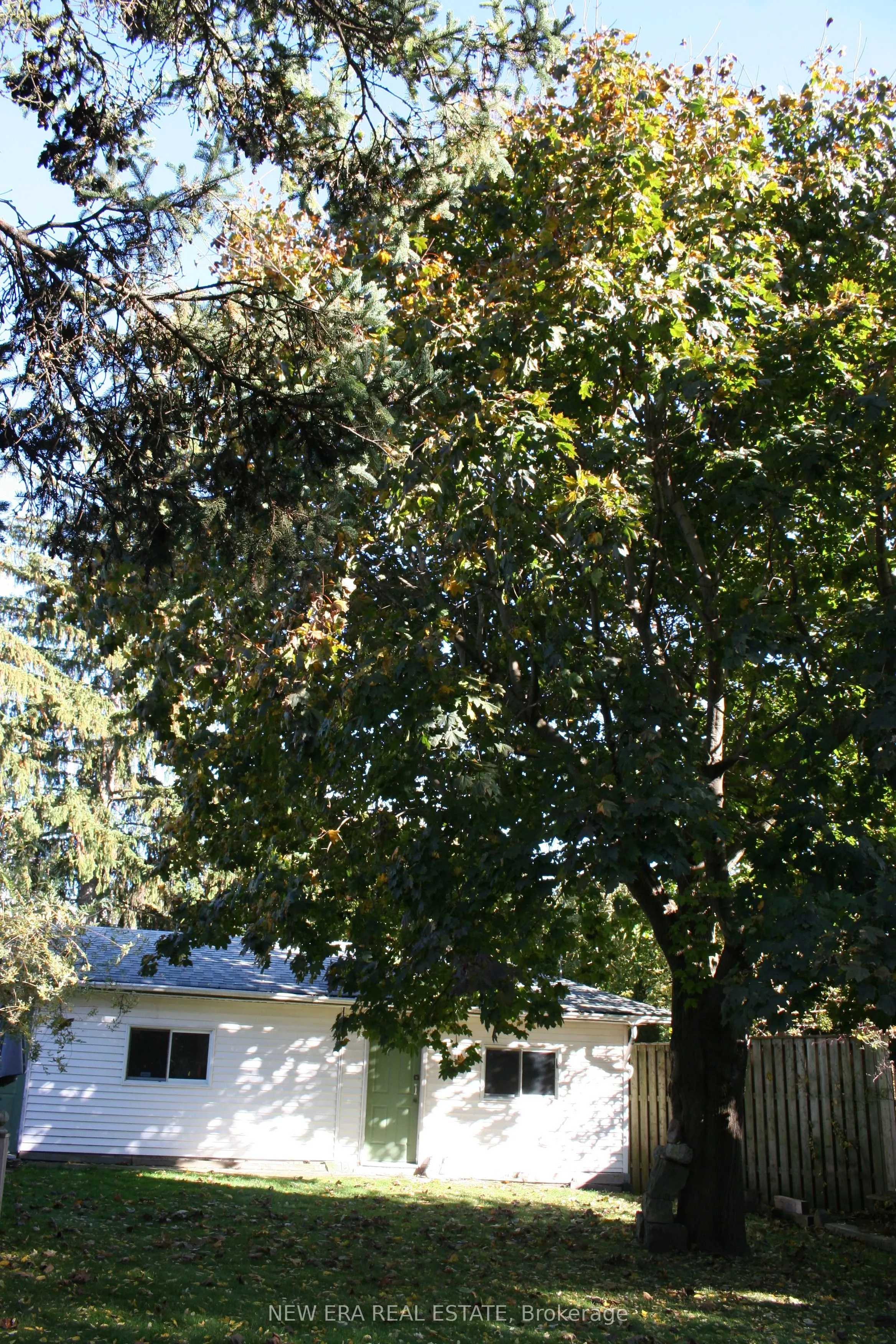 2470 Meadowood Crescent