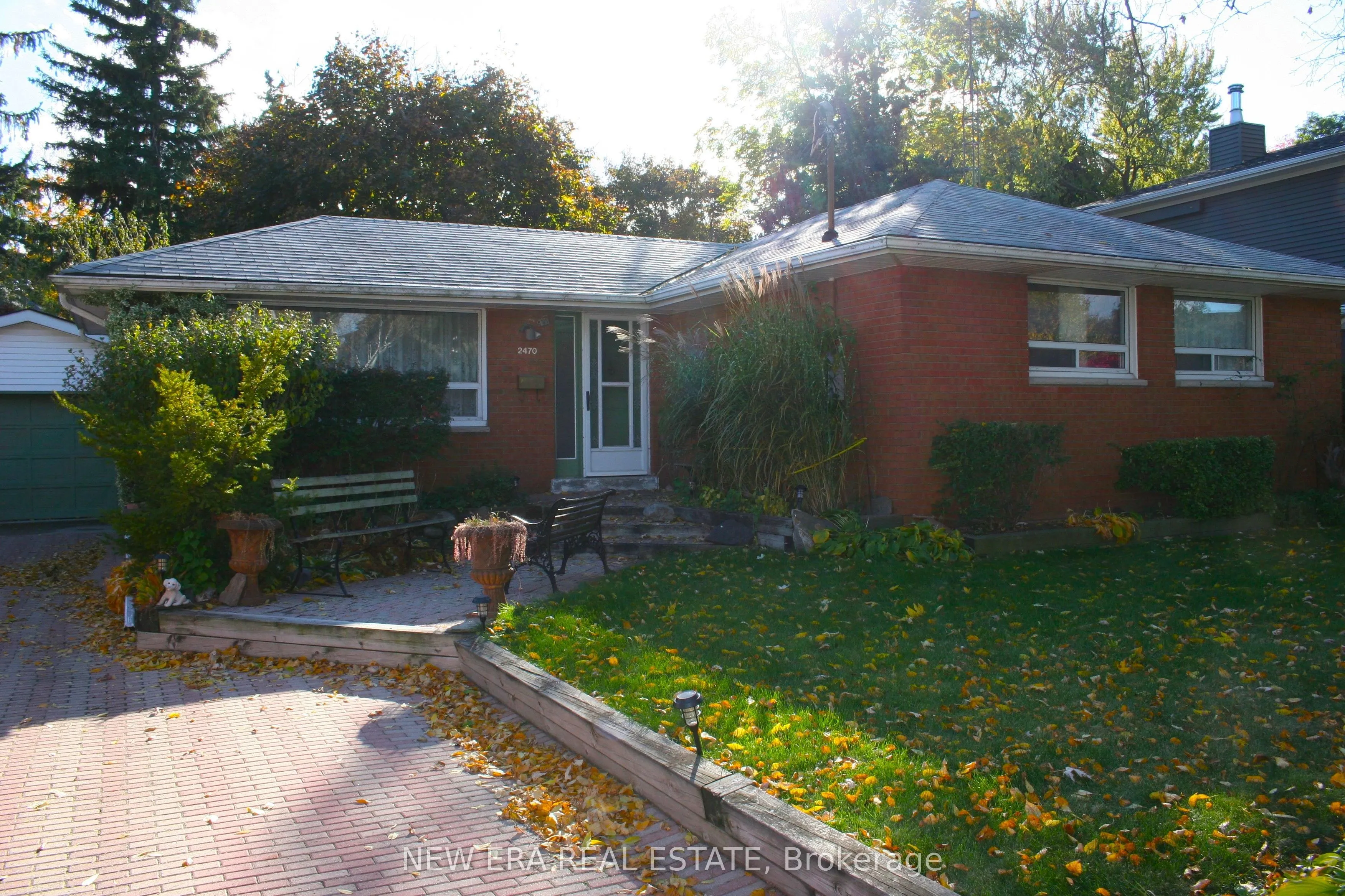 2470 Meadowood Crescent