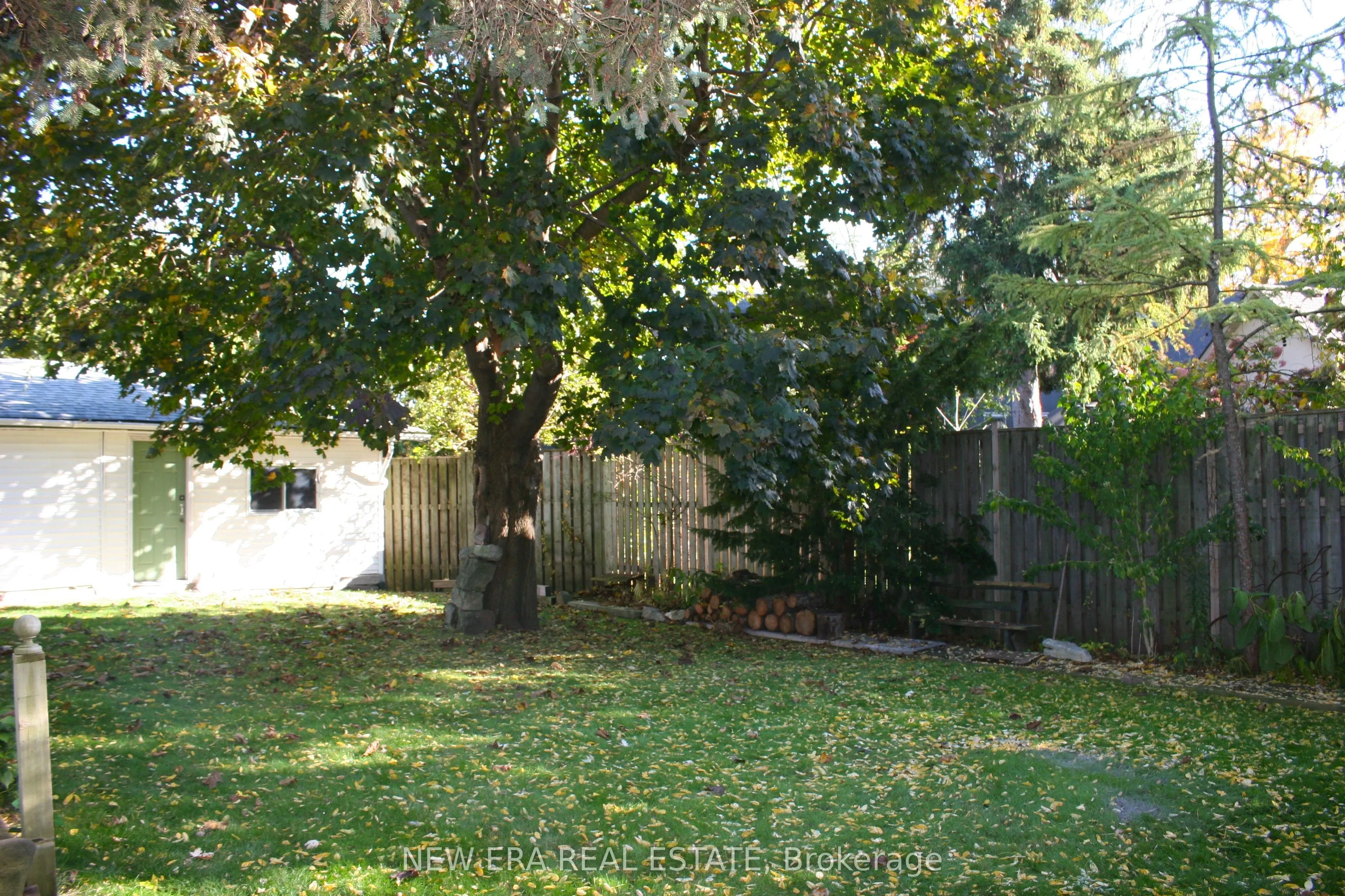 2470 Meadowood Crescent