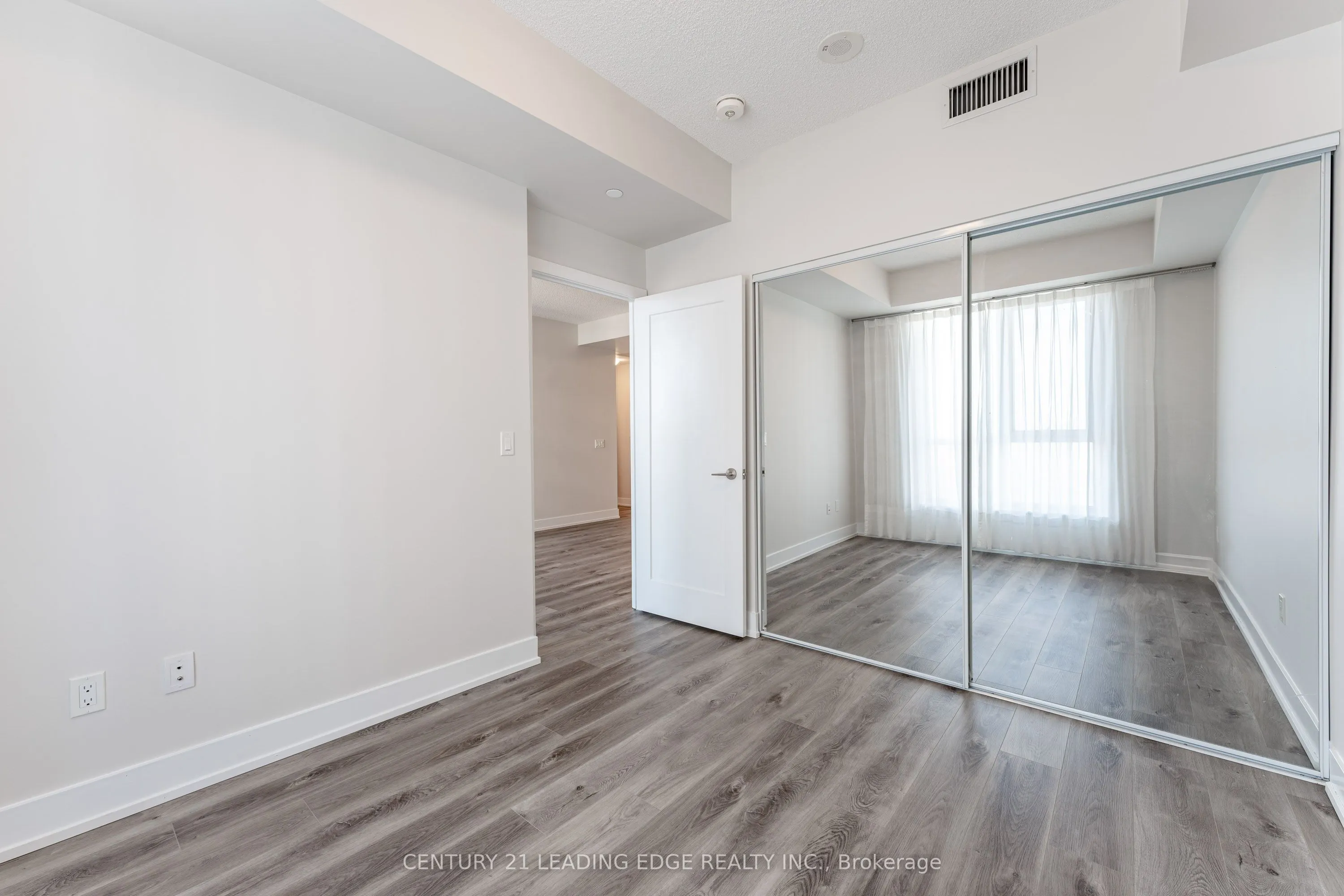 7 MABELLE Avenue #3807