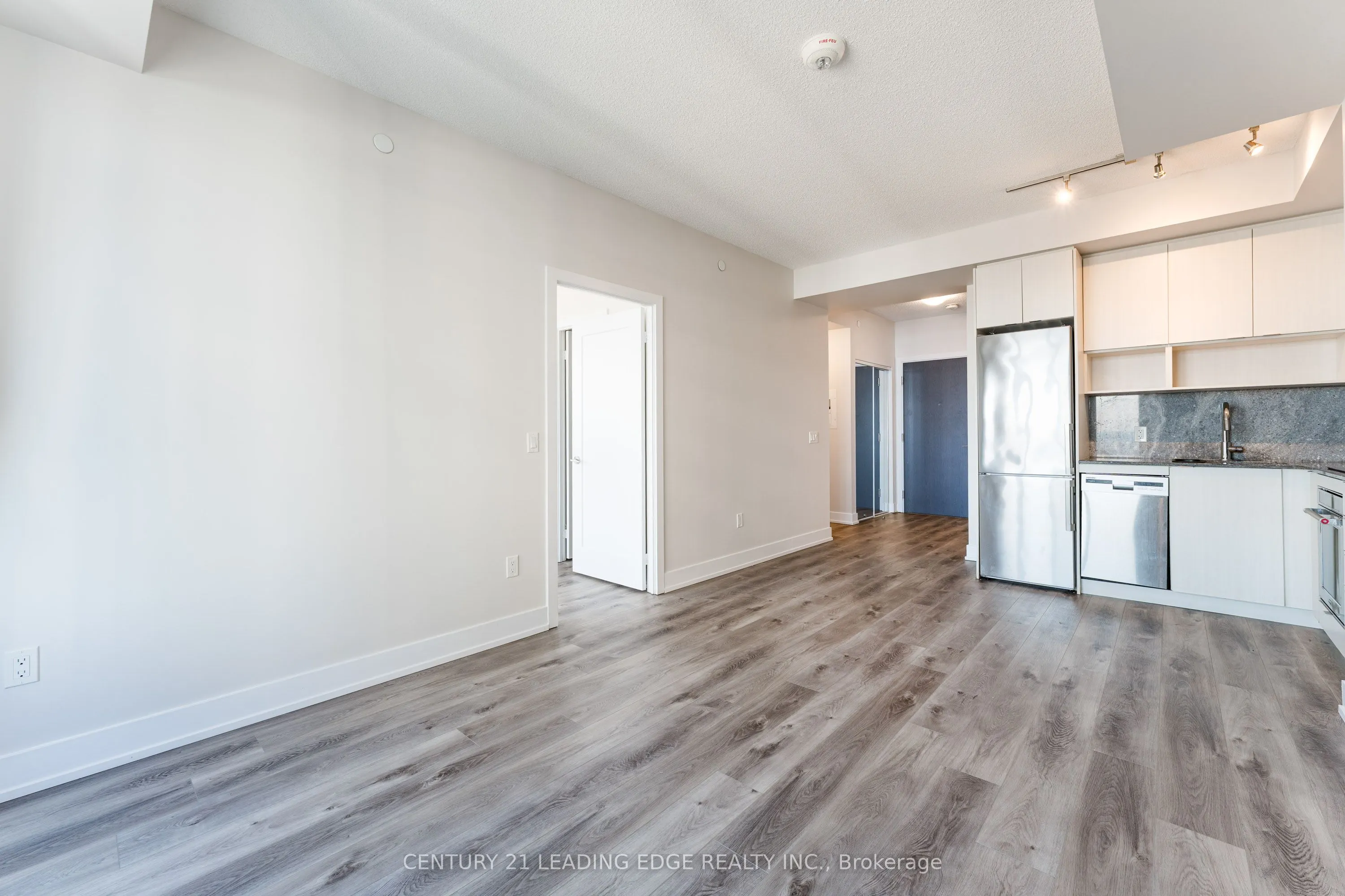 7 MABELLE Avenue #3807