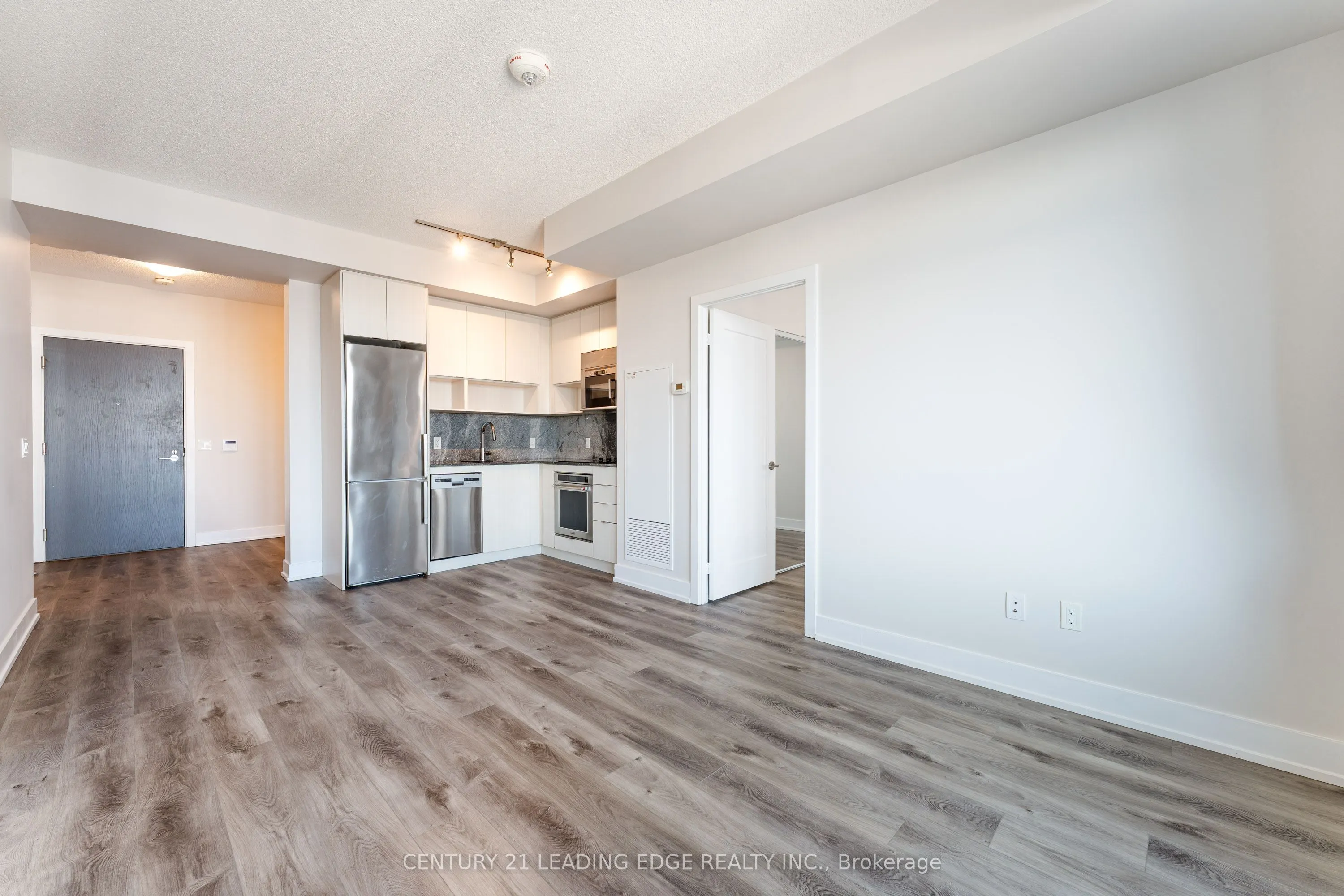 7 MABELLE Avenue #3807
