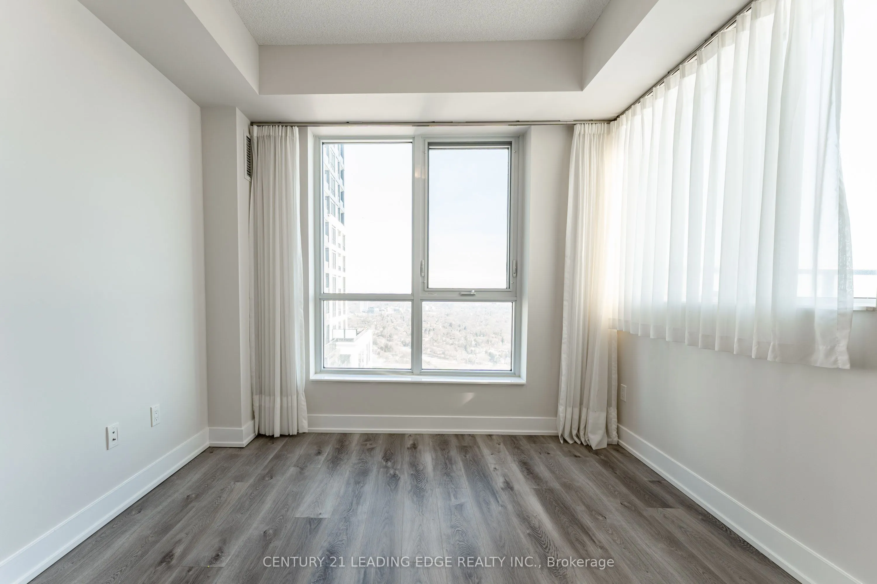 7 MABELLE Avenue #3807