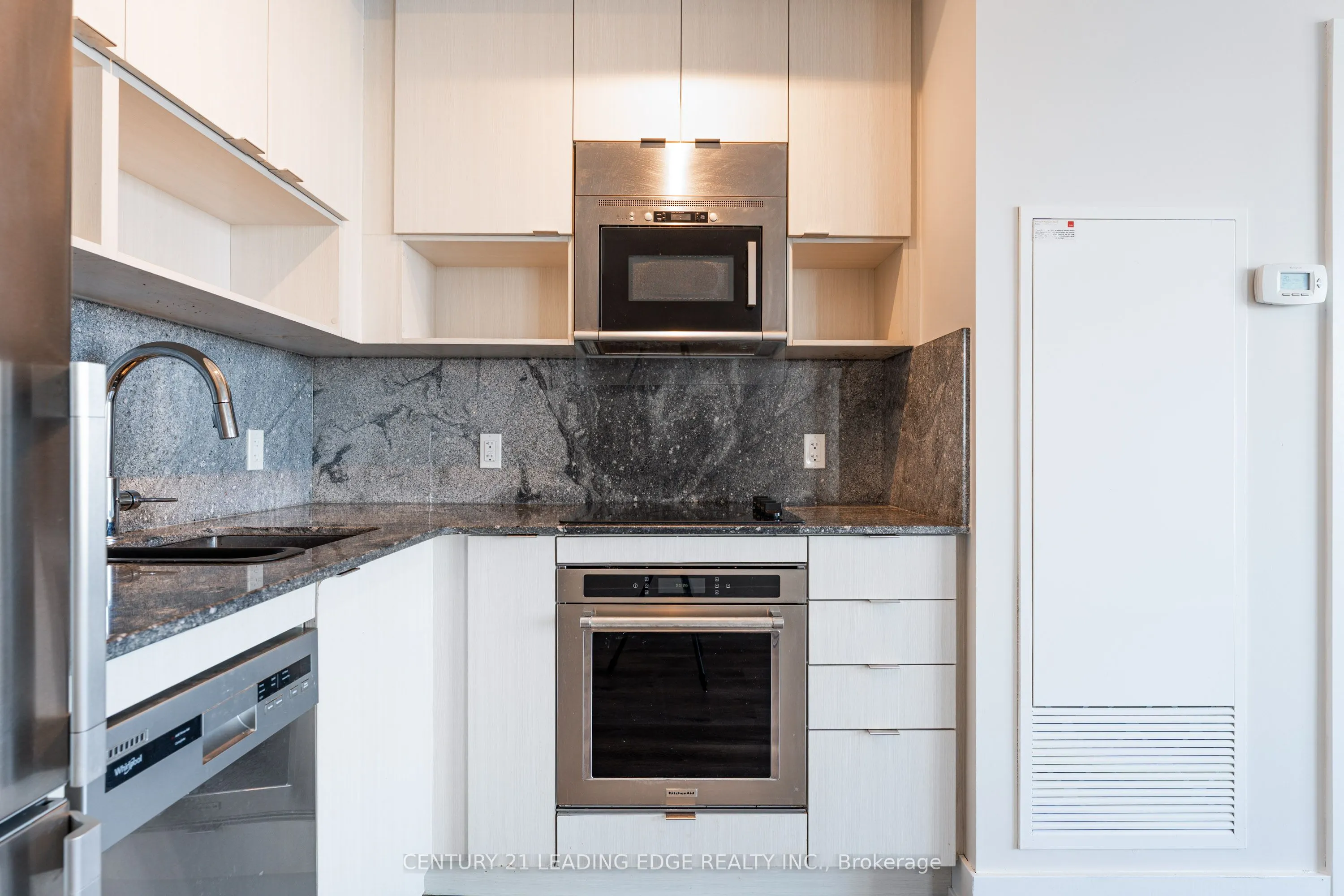 7 MABELLE Avenue #3807