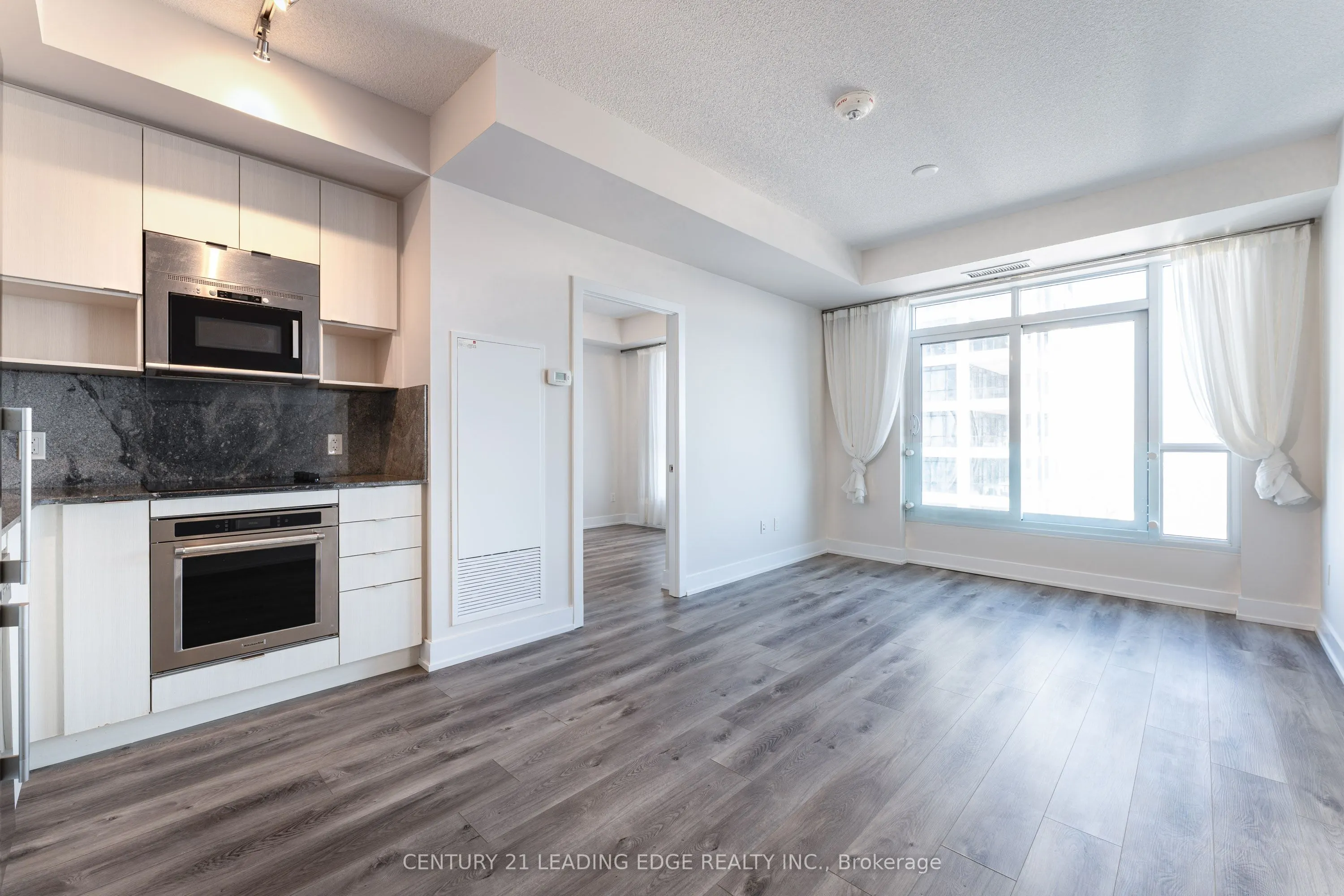 7 MABELLE Avenue #3807