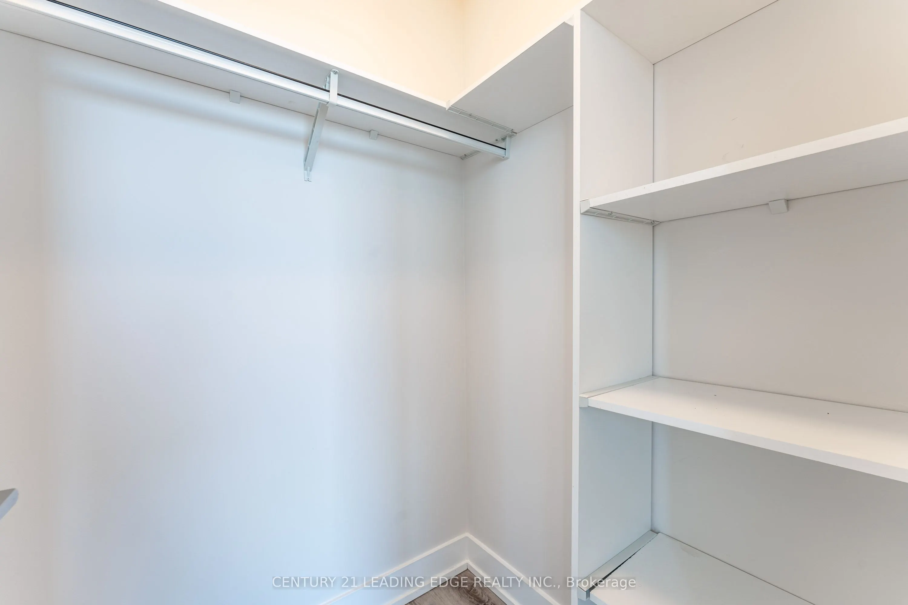 7 MABELLE Avenue #3807