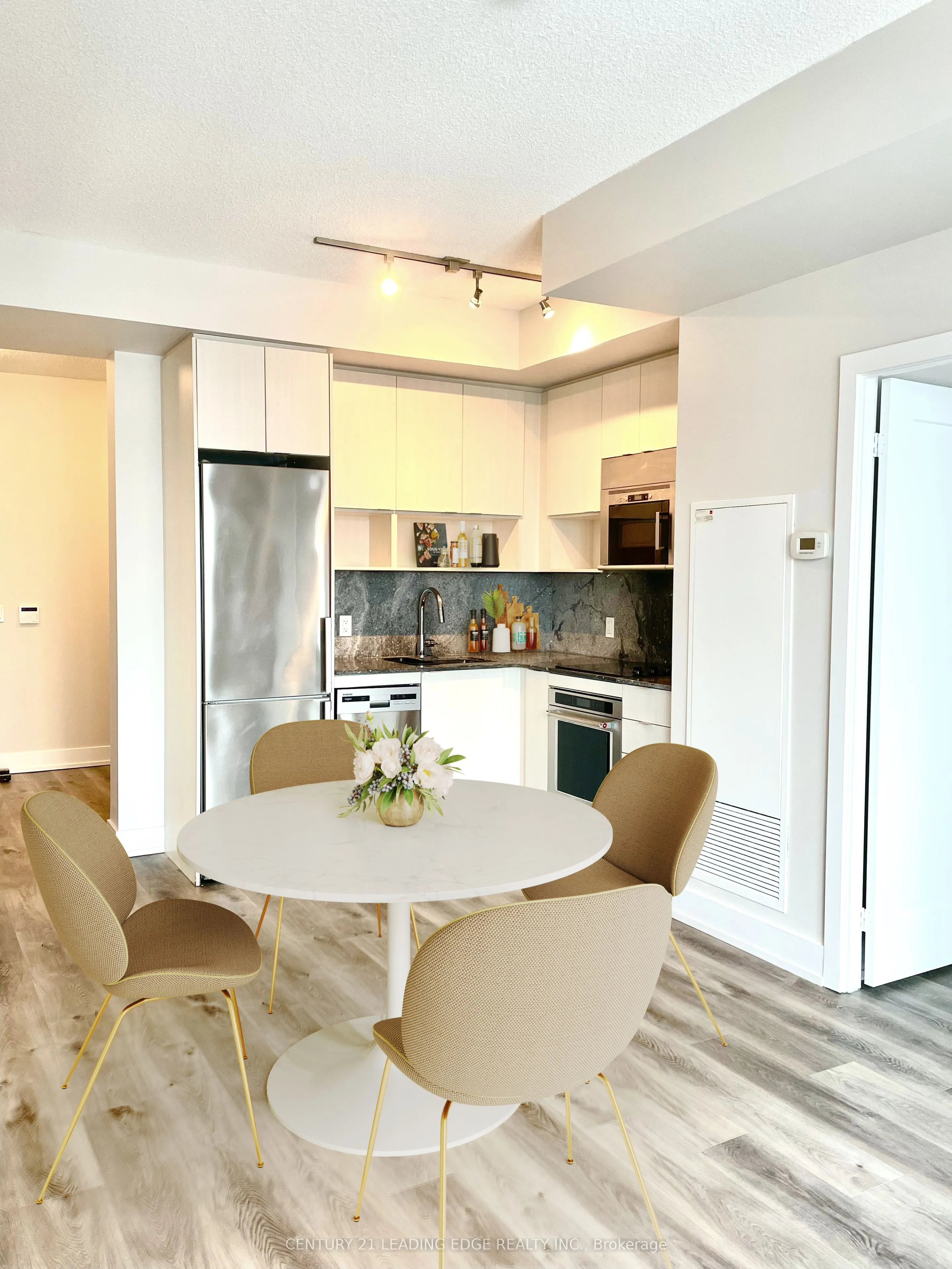7 MABELLE Avenue #3807