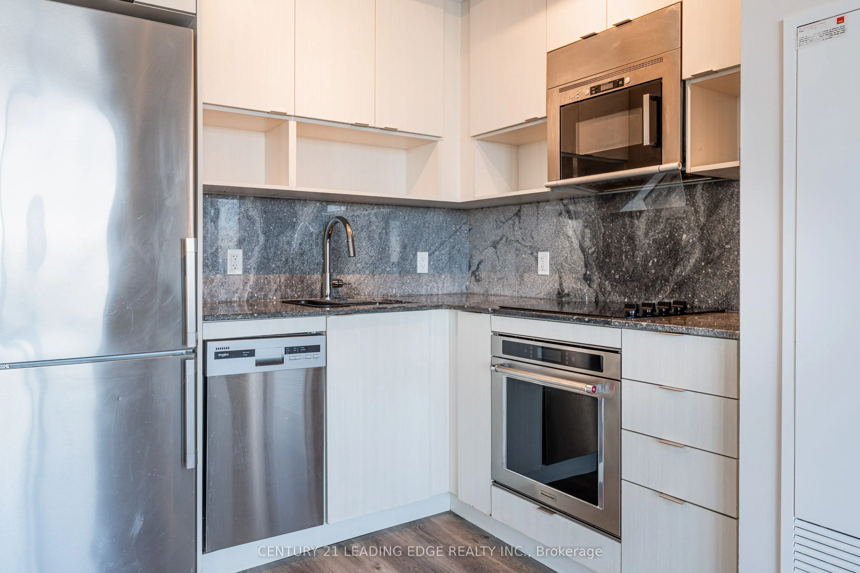 7 MABELLE Avenue #3807