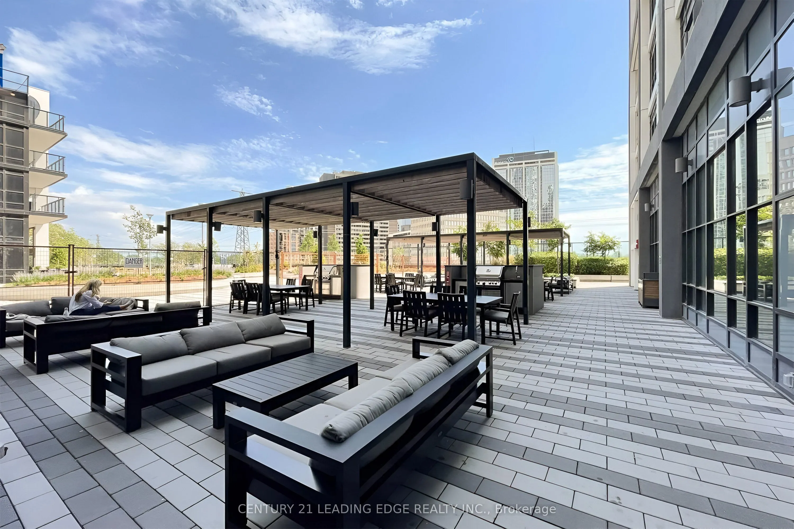7 MABELLE Avenue #3807