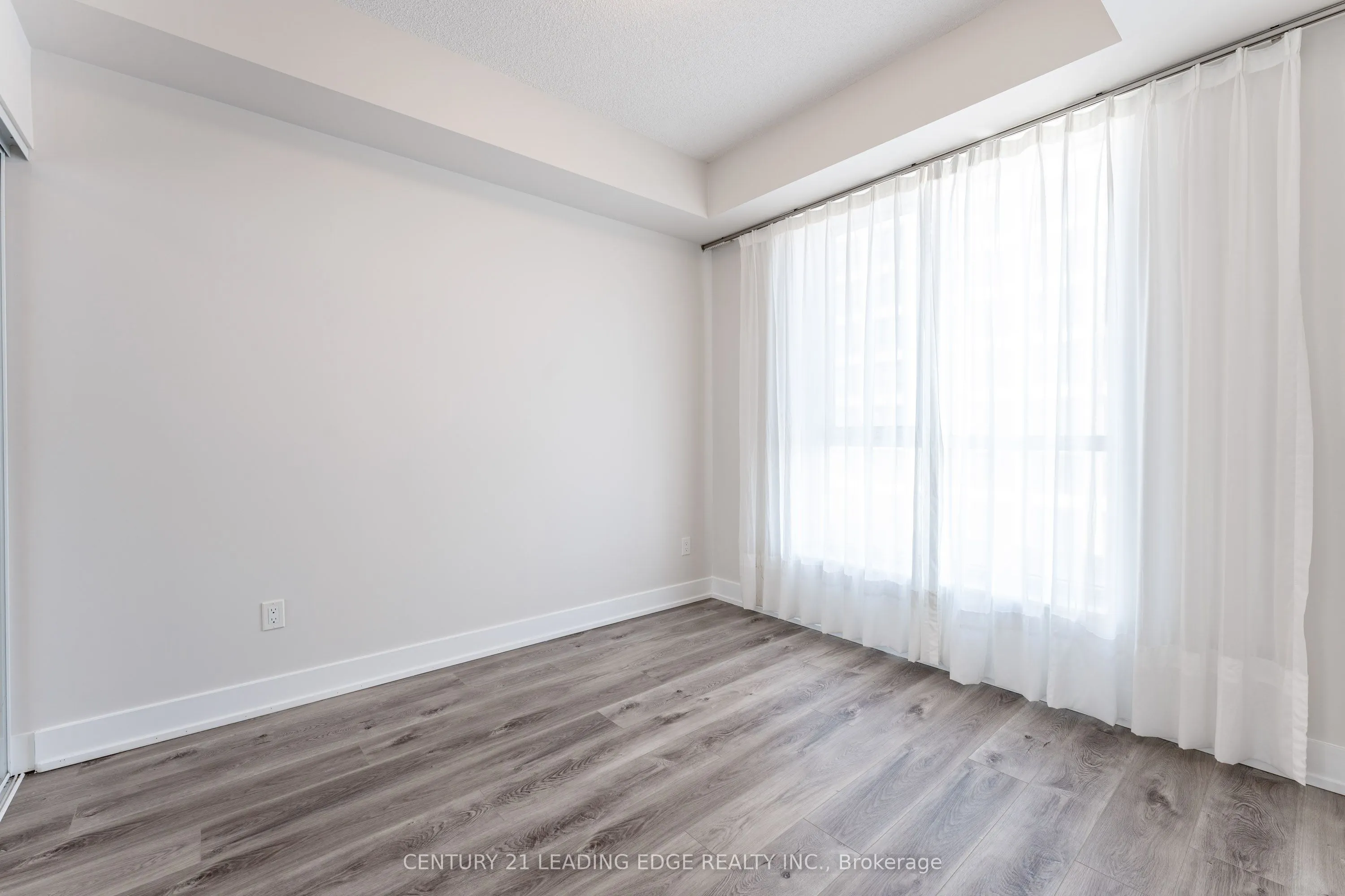7 MABELLE Avenue #3807