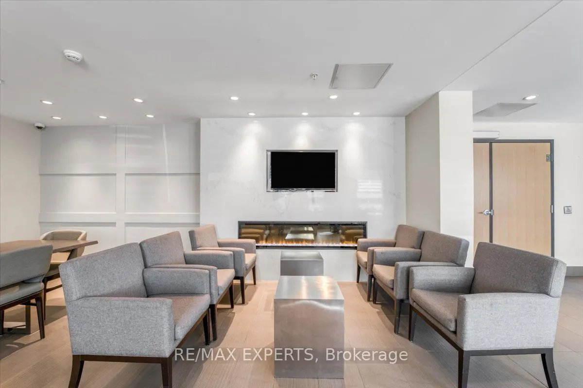 1105 Leger Way E, #527